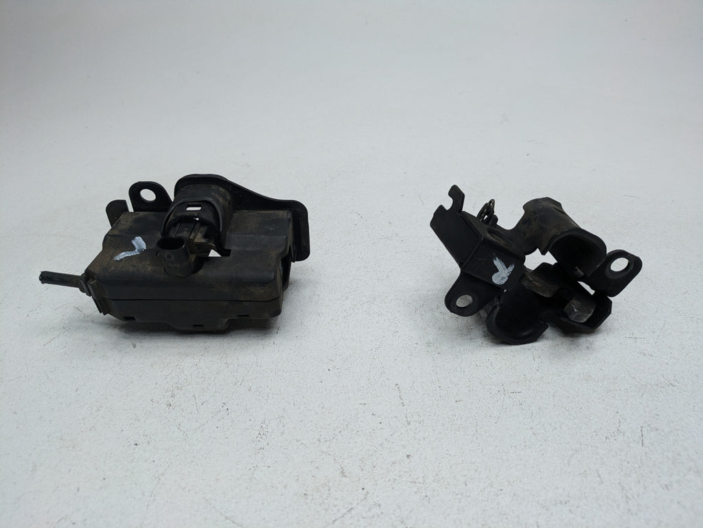 2004 - 2006 OEM MERCEDES-BENZ C230 FRONT LEFT AND RIGHT SIDE HOOD LATCH LOCK