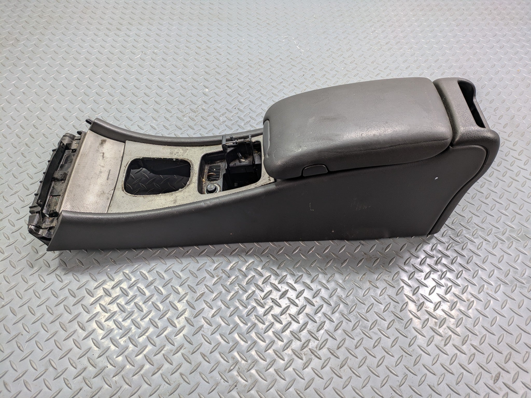04 - 06 OEM MERCEDES-BENZ C230 FRONT CENTER CONSOLE ARMREST STORAGE COMPARTMENT