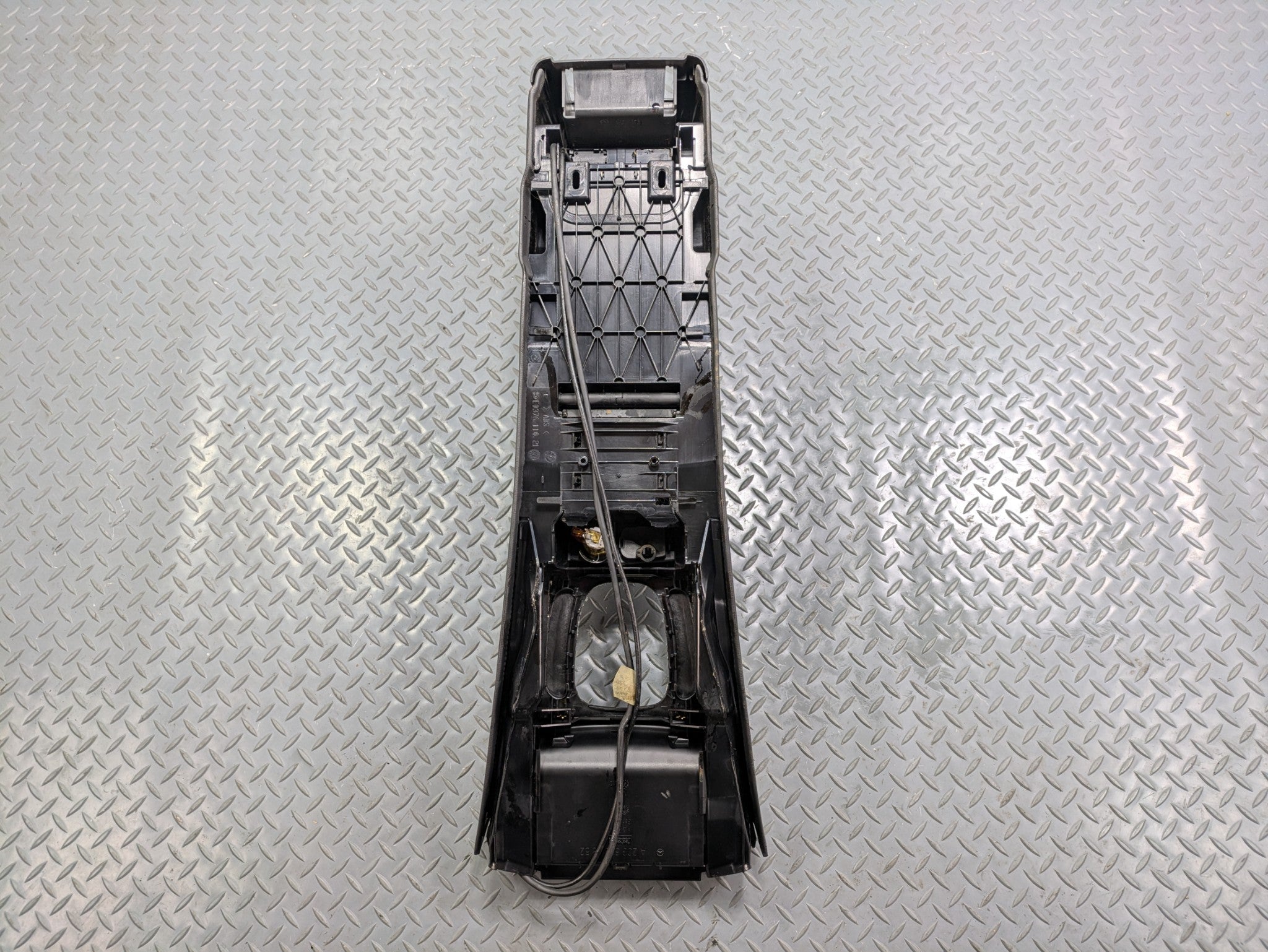 04 - 06 OEM MERCEDES-BENZ C230 FRONT CENTER CONSOLE ARMREST STORAGE COMPARTMENT