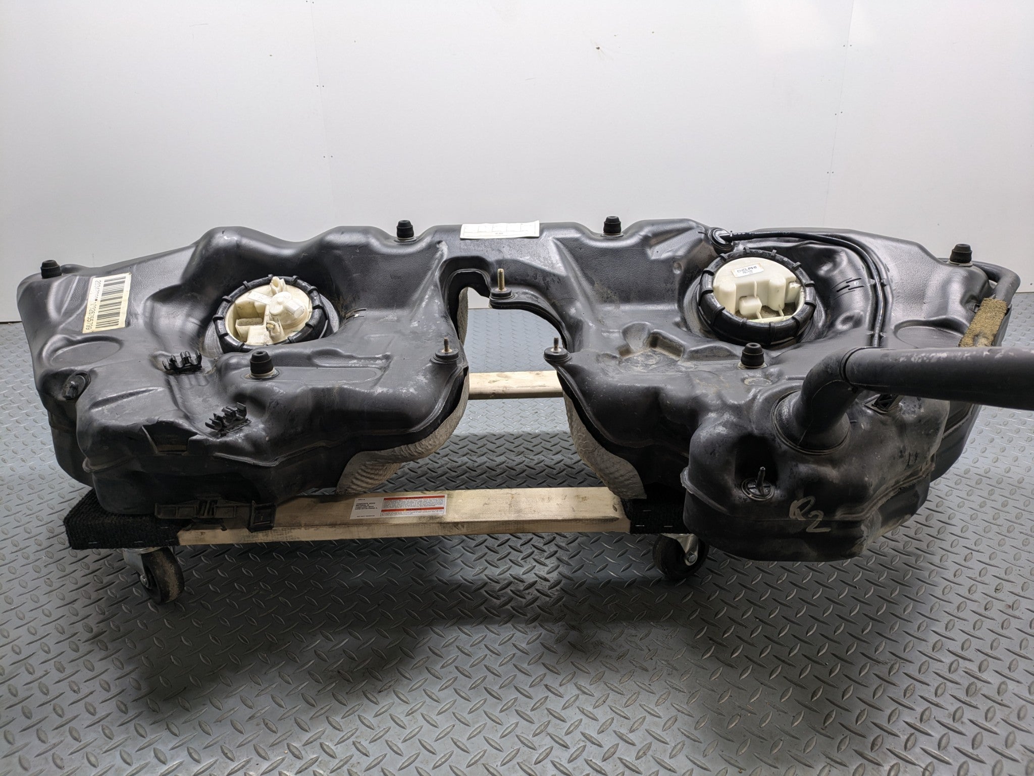 2004 - 2006 OEM MERCEDES-BENZ C230 GAS FUEL TANK RESERVOIR ASSEMBLY