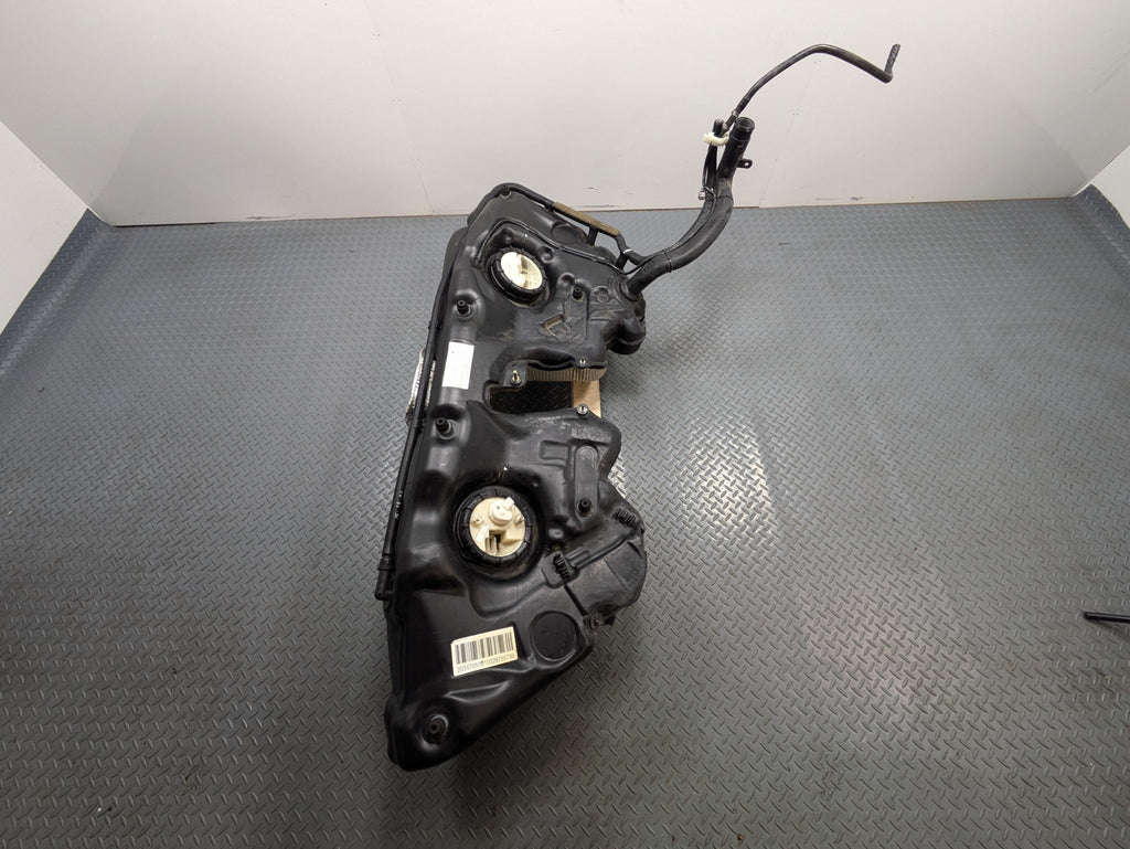 2004 - 2006 OEM MERCEDES-BENZ C230 GAS FUEL TANK RESERVOIR ASSEMBLY