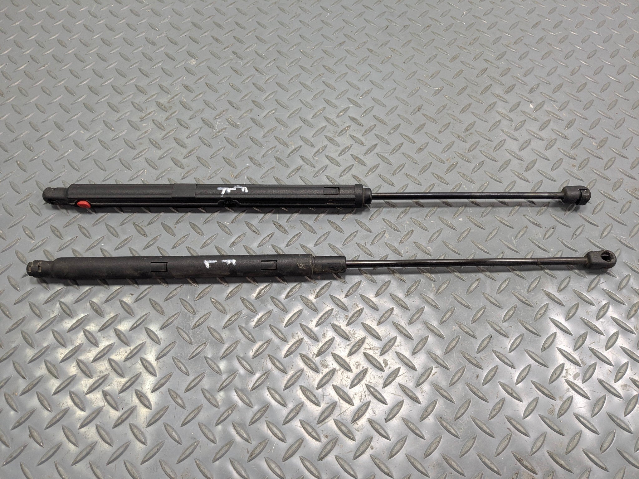 04 - 06 OEM MERCEDES-BENZ C230 FRONT LEFT AND RIGHT SIDE HOOD SHOCK SUPPORT SET