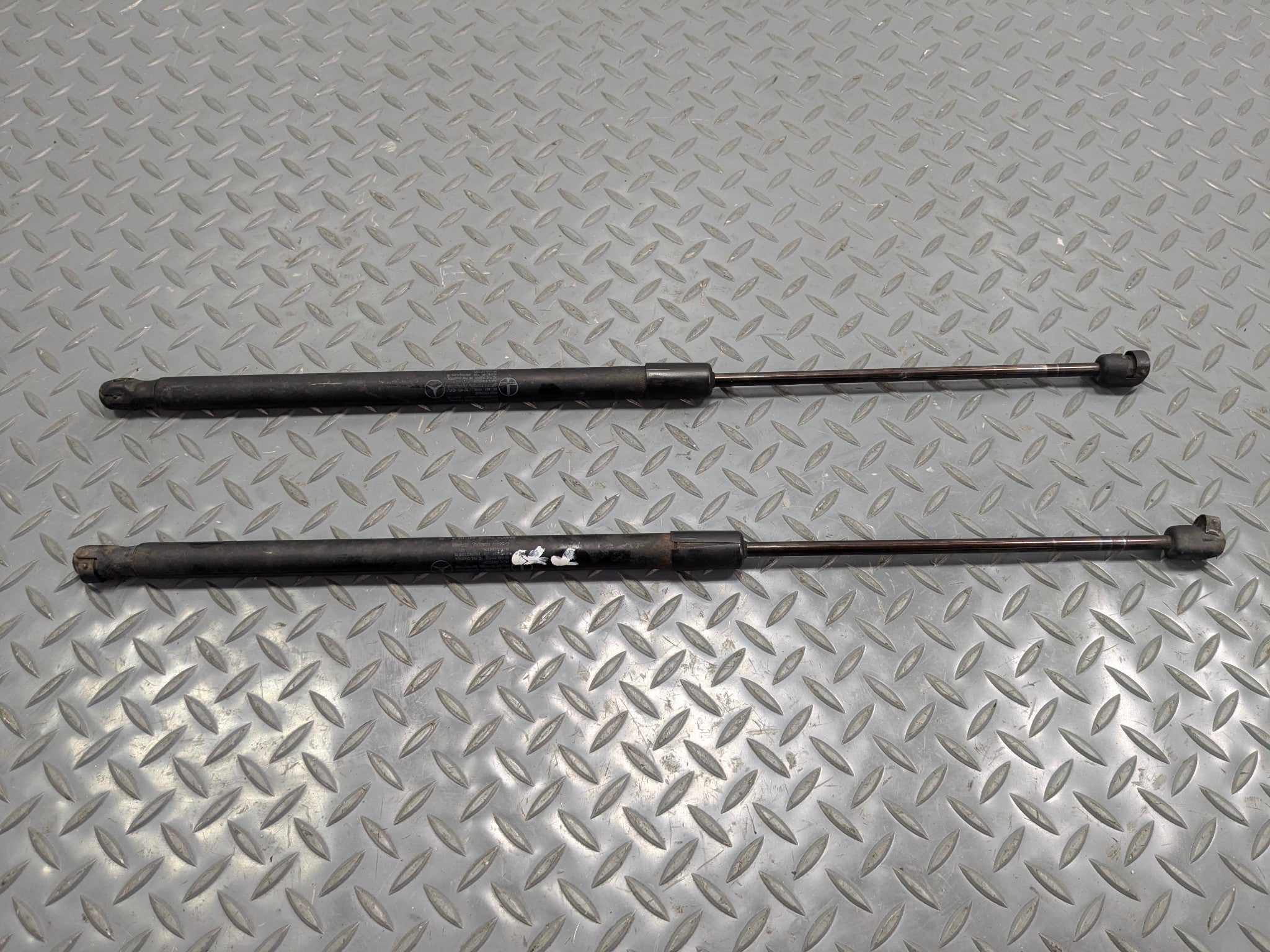 2004 - 2006 OEM MERCEDES-BENZ C230 REAR HATCH TRUNK LIFT SUPPORT GAS SHOCK SET