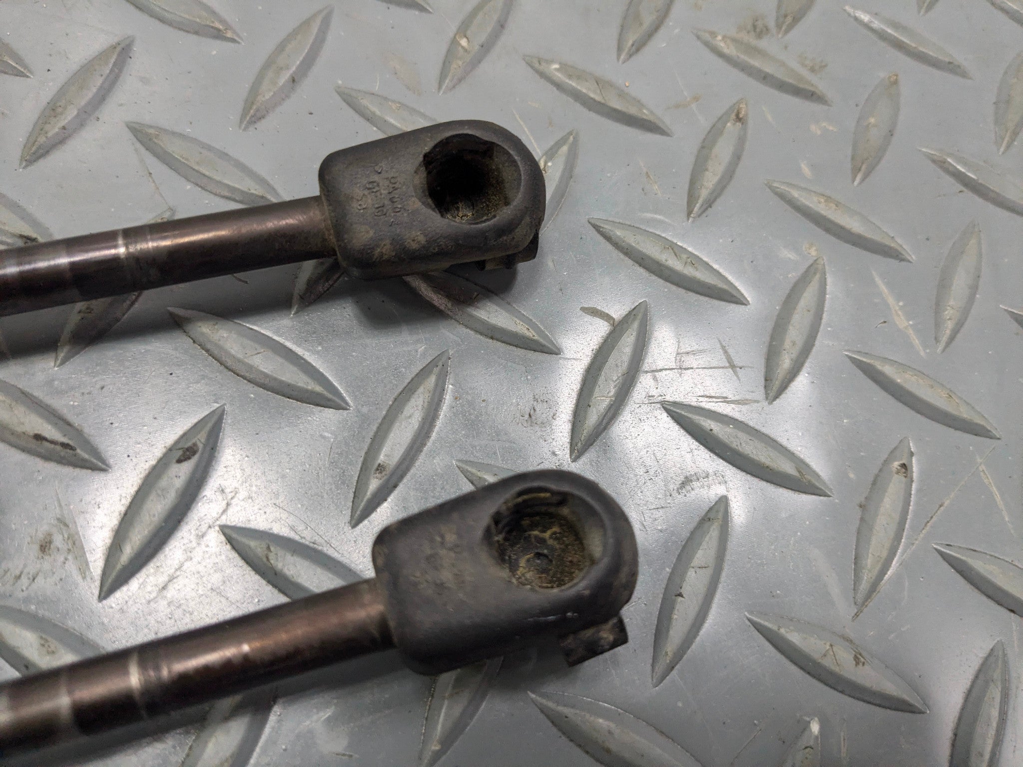 2004 - 2006 OEM MERCEDES-BENZ C230 REAR HATCH TRUNK LIFT SUPPORT GAS SHOCK SET