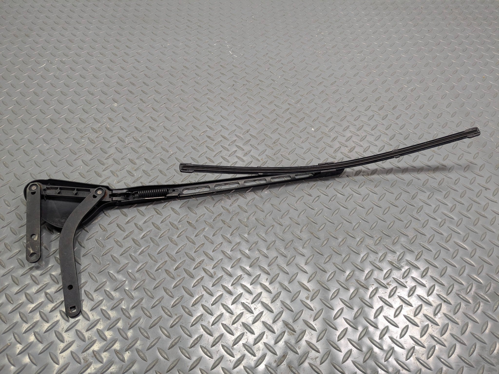 04 - 06 OEM MERCEDES-BENZ C230 FRONT RIGHT SIDE WINDSHIELD WIPER ARM WITH BLADE