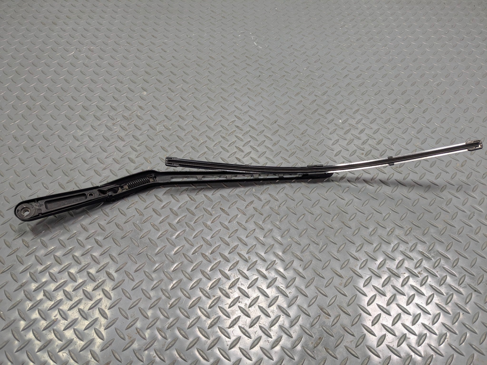 04 - 06 OEM MERCEDES-BENZ C230 FRONT LEFT SIDE WINDSHIELD WIPER ARM WITH BLADE