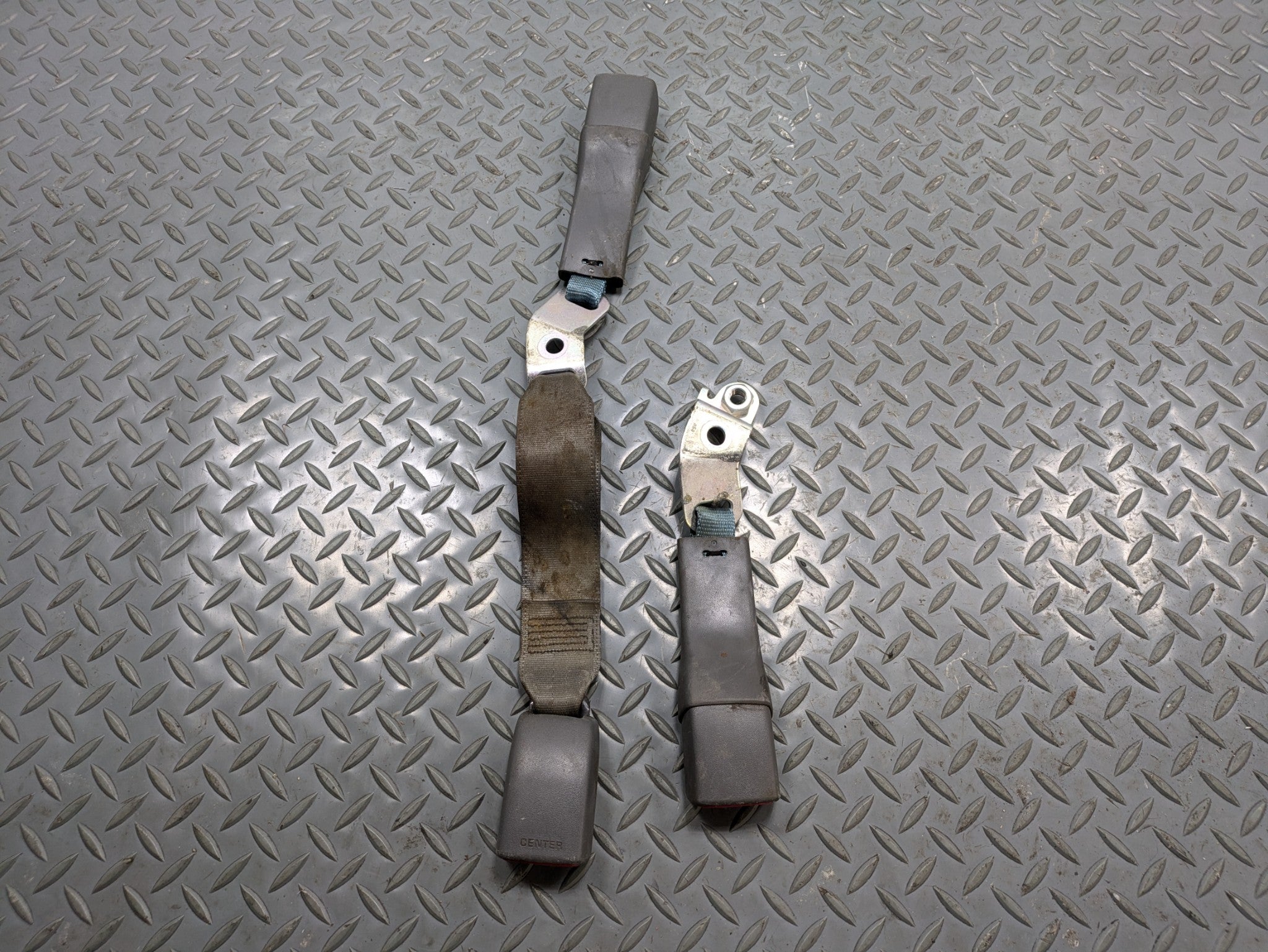 04 - 06 OEM MERCEDES-BENZ C230 REAR CENTER LEFT AND RIGHT SEAT BELT BUCKLE SET
