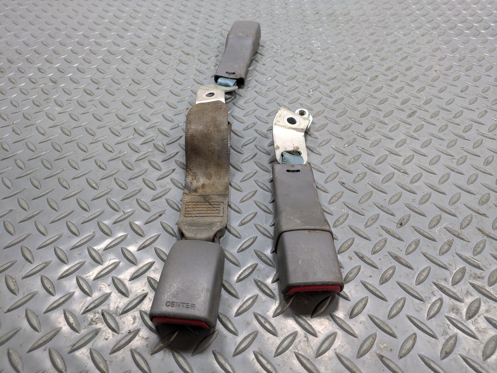 04 - 06 OEM MERCEDES-BENZ C230 REAR CENTER LEFT AND RIGHT SEAT BELT BUCKLE SET