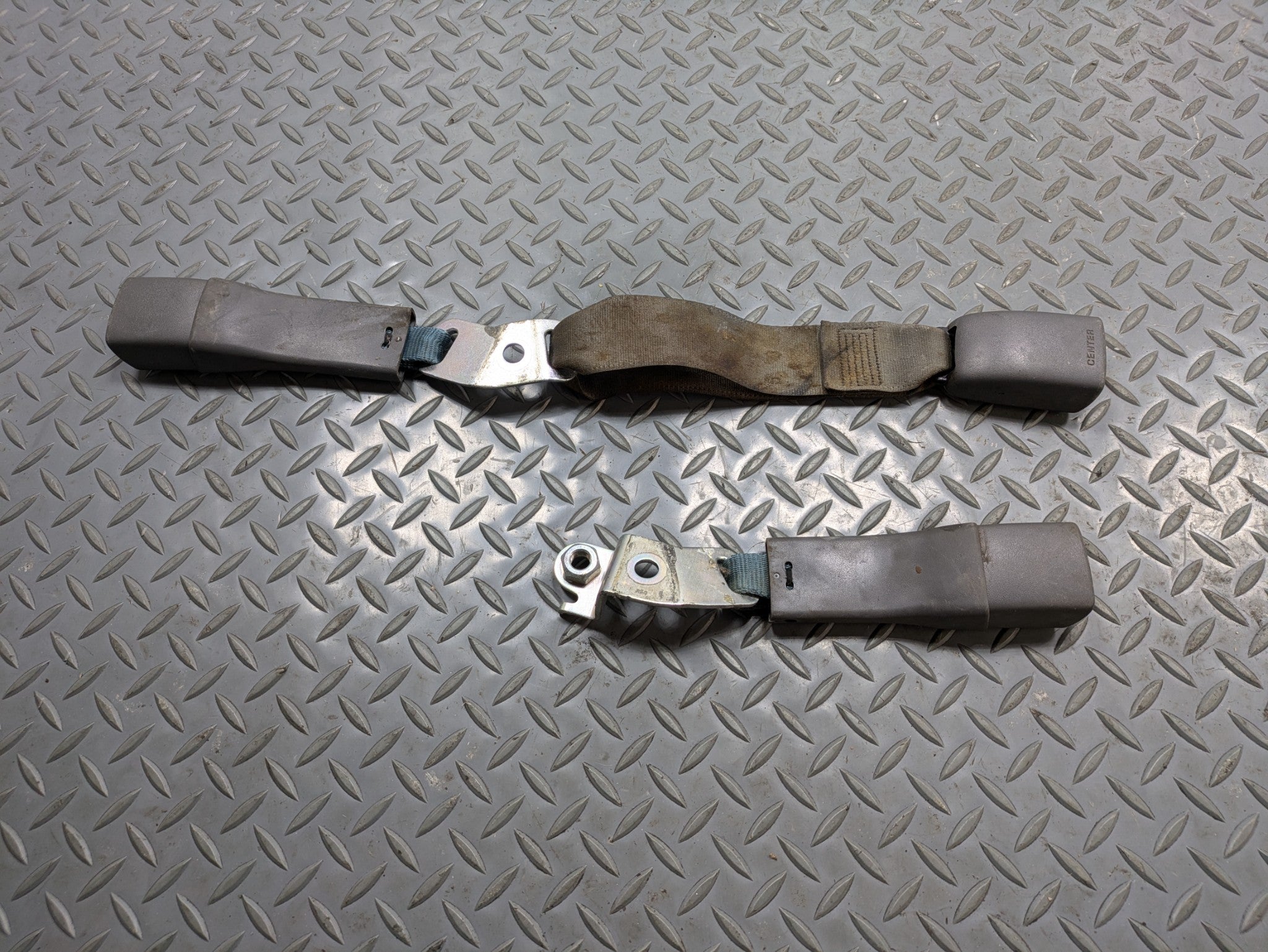 04 - 06 OEM MERCEDES-BENZ C230 REAR CENTER LEFT AND RIGHT SEAT BELT BUCKLE SET