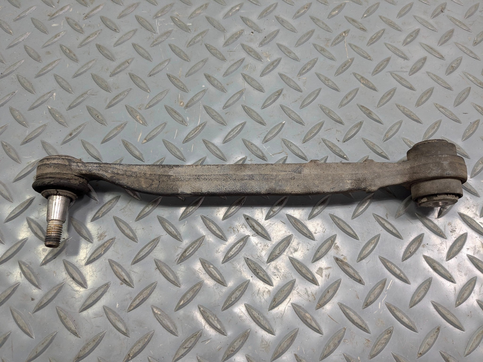 04 - 06 OEM MERCEDES-BENZ C230 REAR LEFT DRIVER SIDE LOWER FORWARD CONTROL ARM