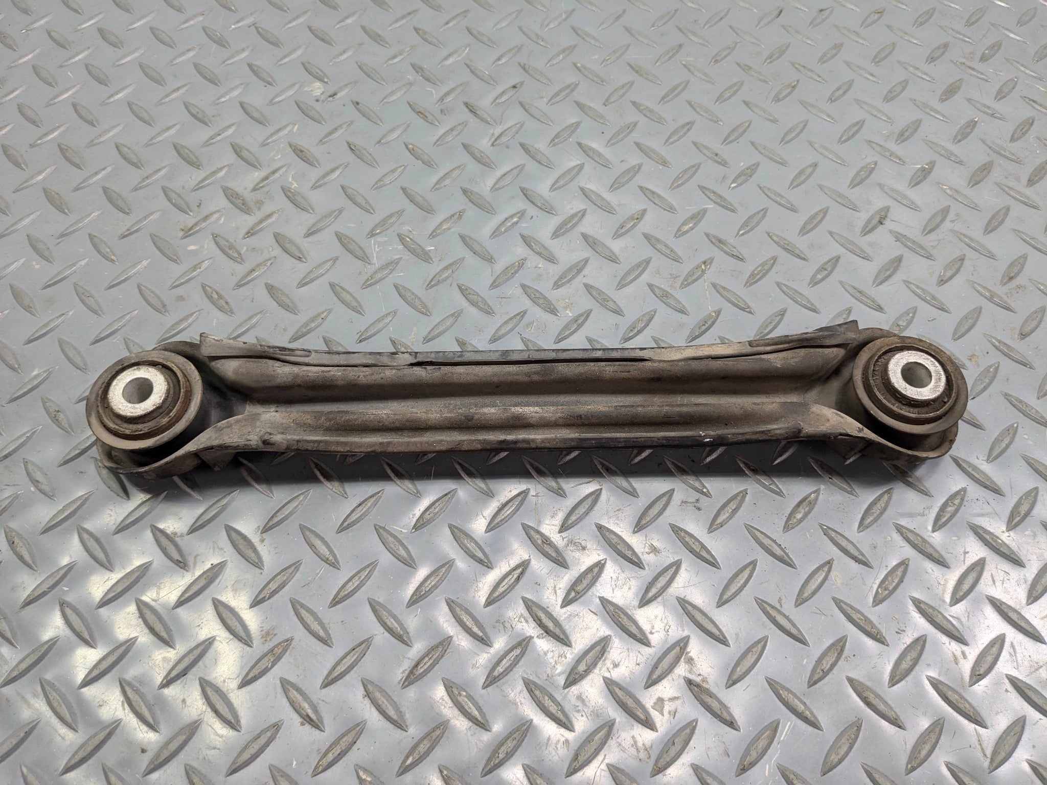 2004 - 2006 OEM MERCEDES-BENZ C230 REAR LEFT DRIVER SIDE LOWER CONTROL  ARM