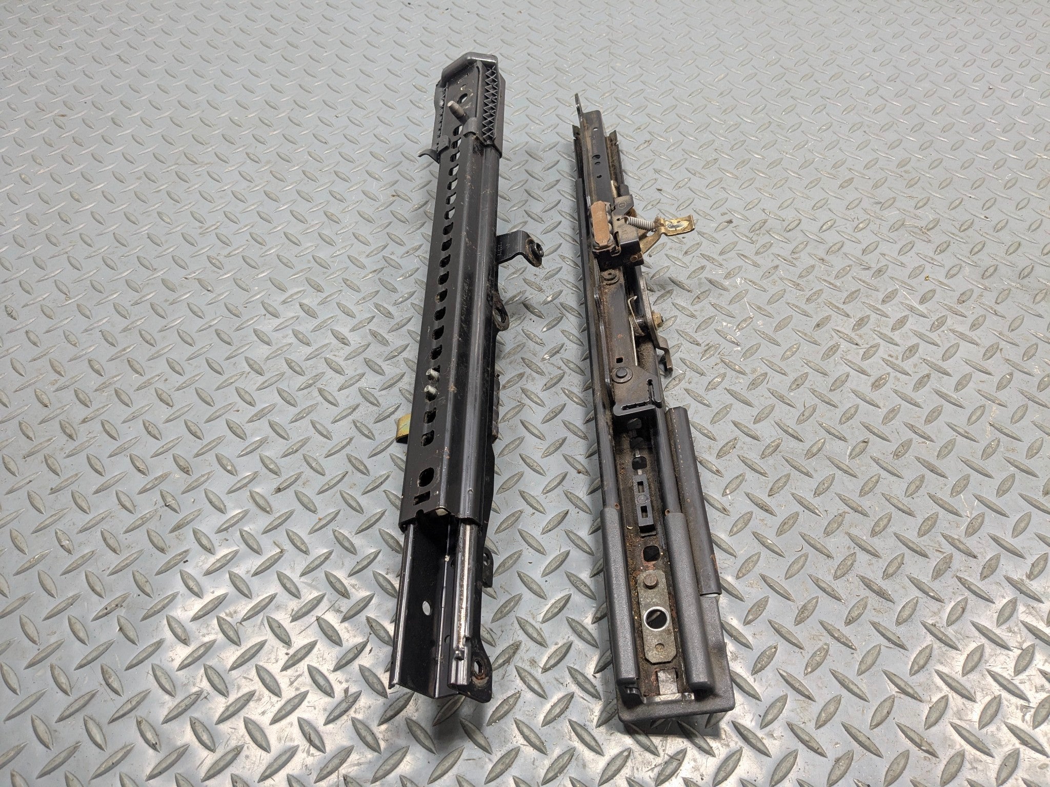 2004 - 2006 OEM MERCEDES-BENZ C230 FRONT LEFT DRIVER SIDE SEAT TRACK RAILS