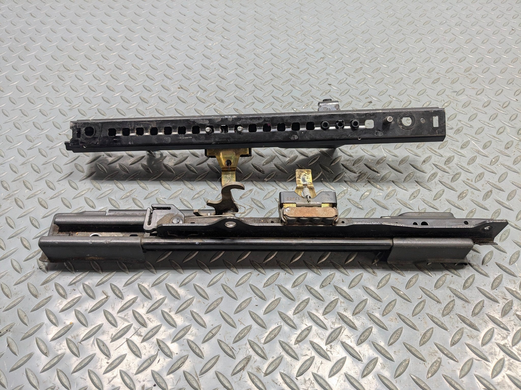 2004 - 2006 OEM MERCEDES-BENZ C230 FRONT RIGHT PASSENGER SIDE SEAT TRACK RAILS