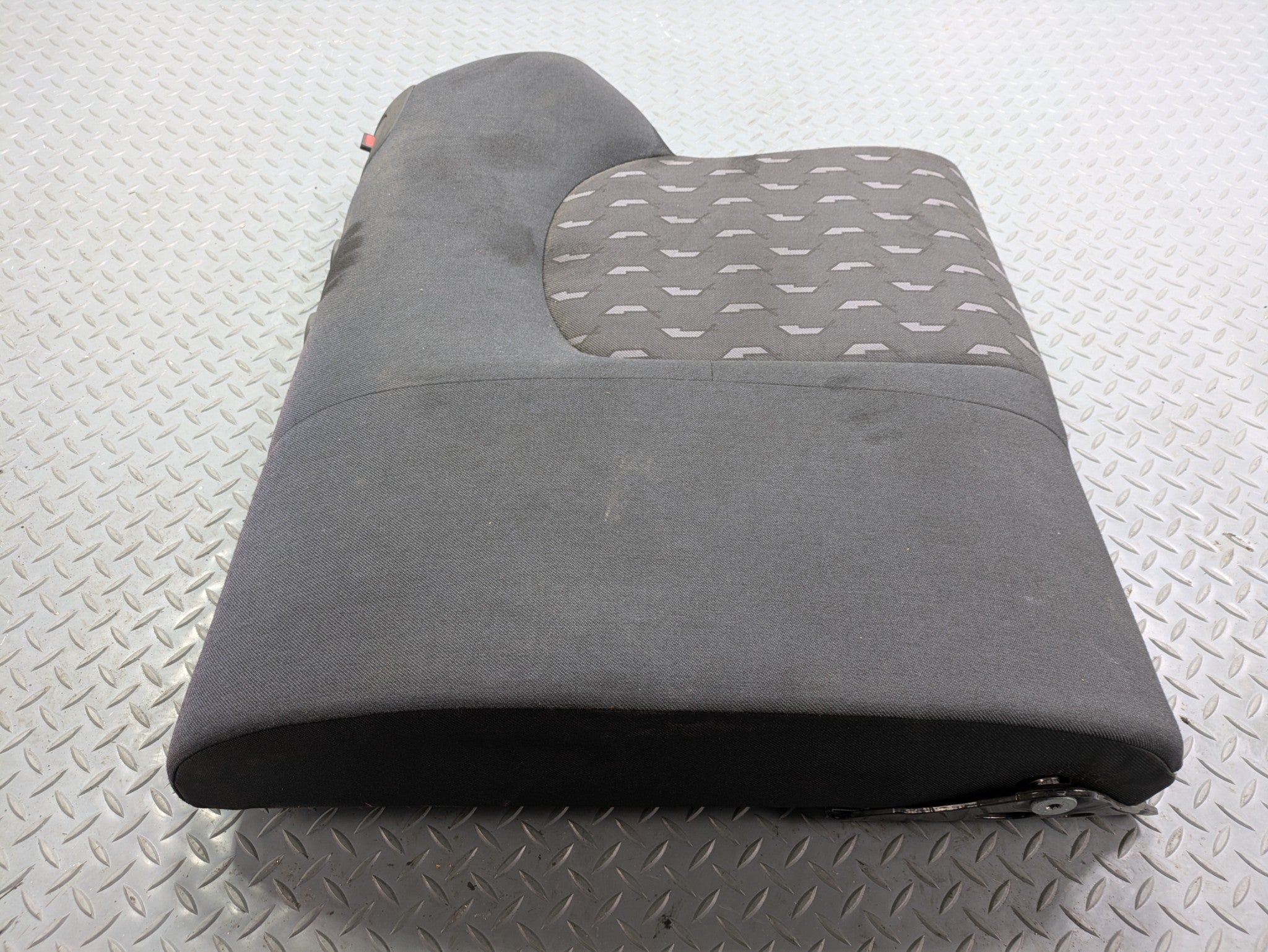 04 - 06 OEM MERCEDES-BENZ C230 REAR LEFT DRIVER SIDE UPPER SEAT CUSHION ASSEMBLY