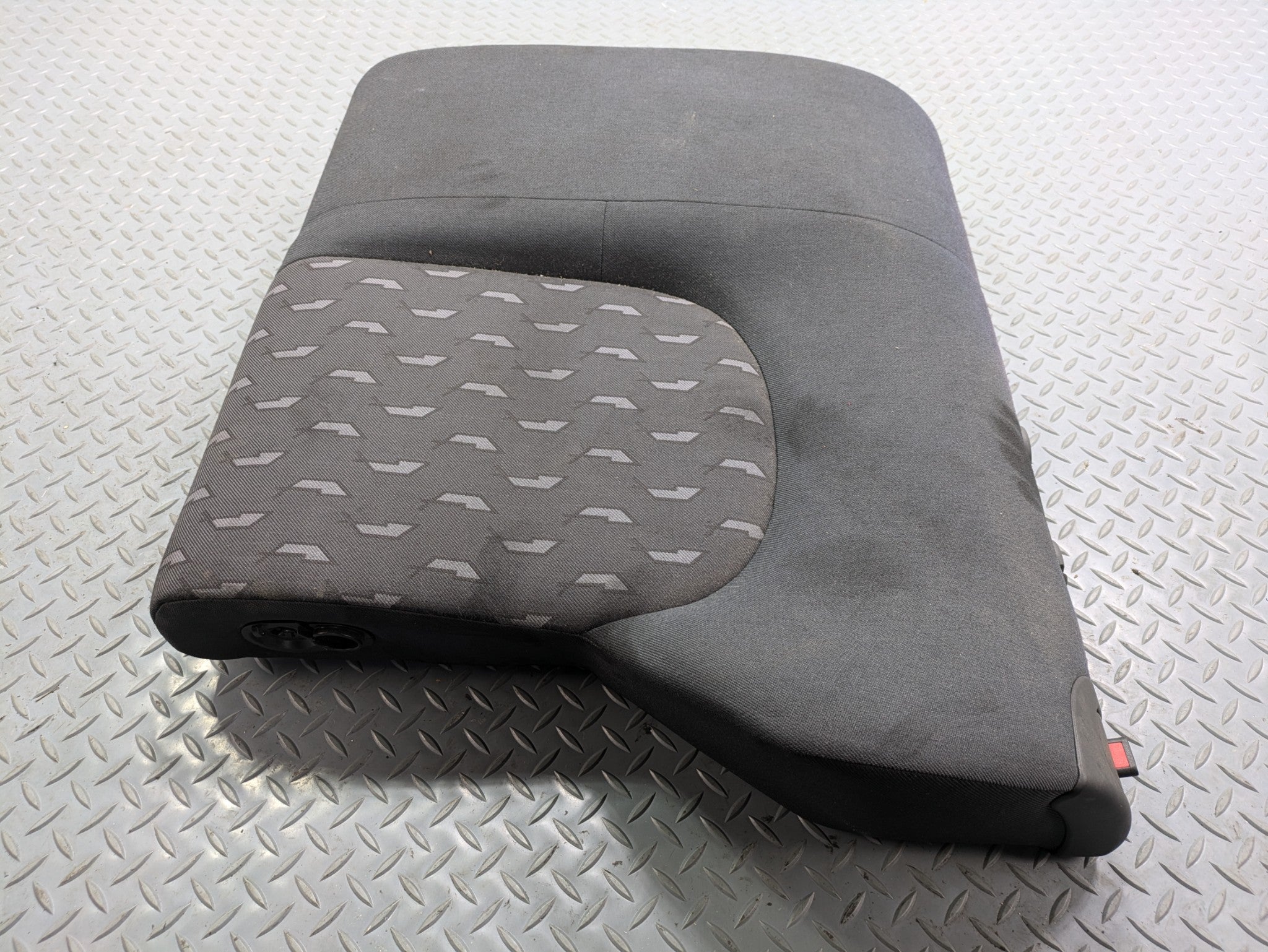 04 - 06 OEM MERCEDES-BENZ C230 REAR LEFT DRIVER SIDE UPPER SEAT CUSHION ASSEMBLY