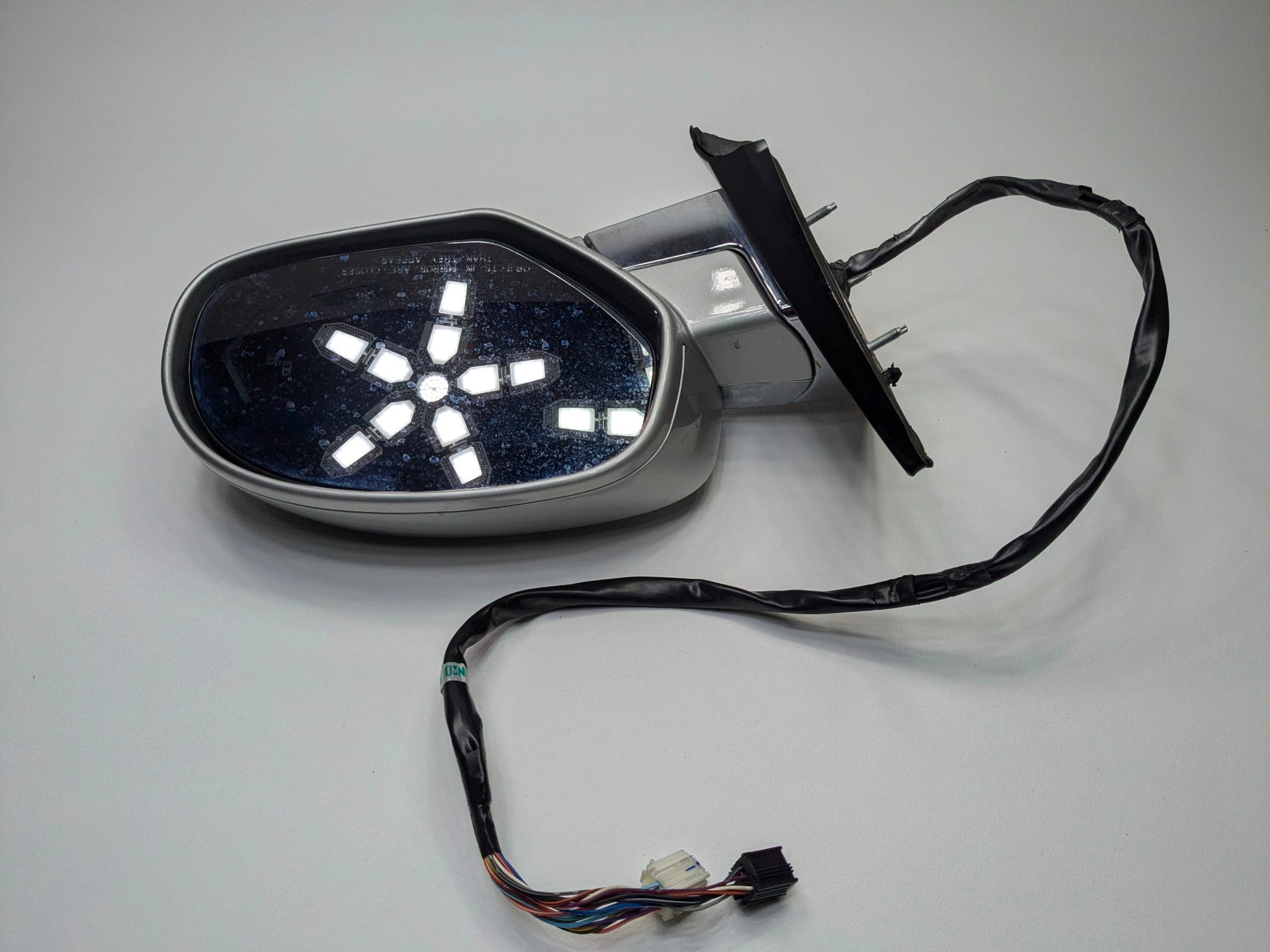 10 - 14 OEM CADILLAC ESCALADE ESV FRONT RIGHT PASSENGER SIDE VIEW DOOR MIRROR