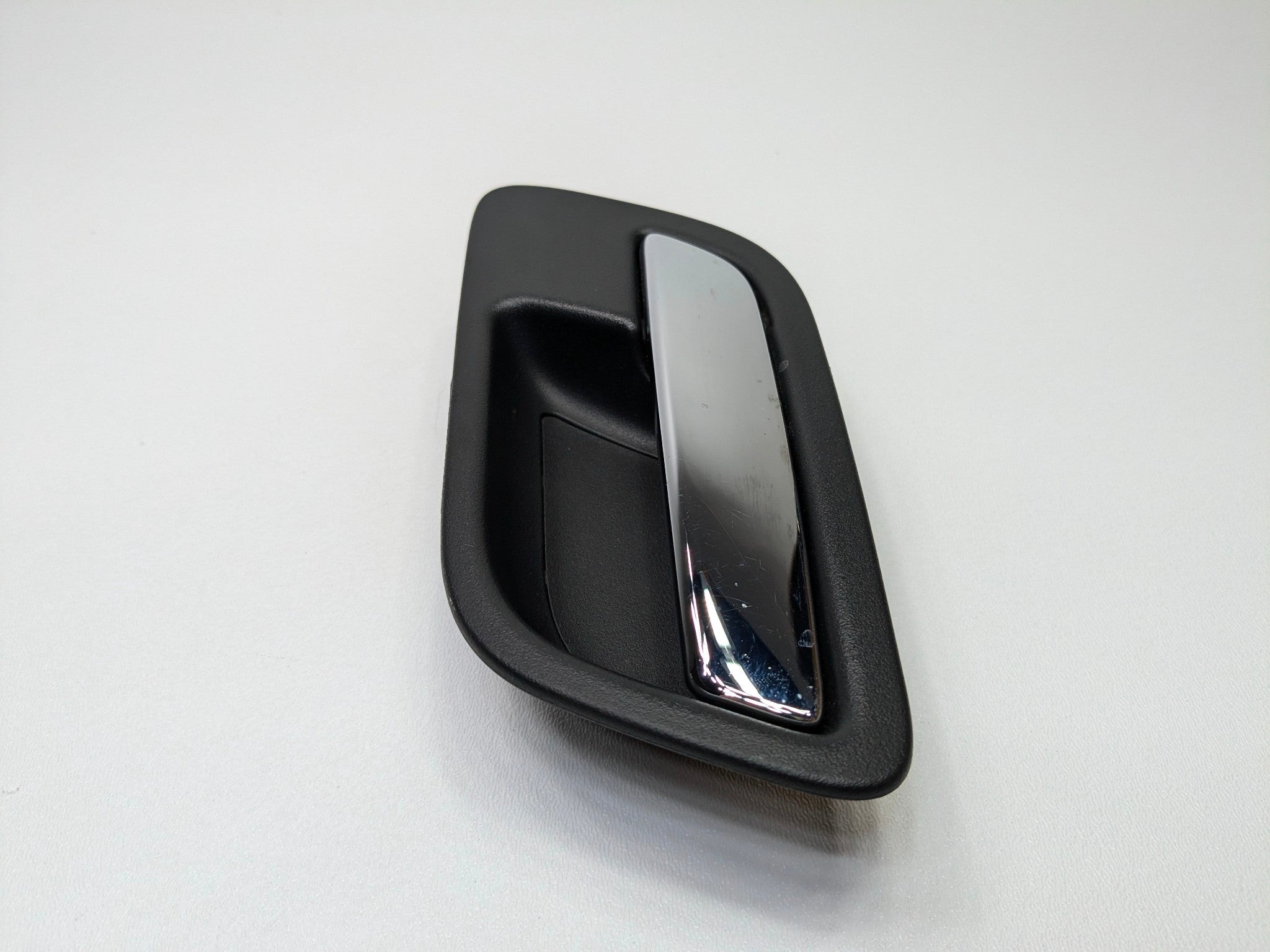 10 - 14 OEM CADILLAC ESCALADE ESV REAR RIGHT PASSENGER SIDE INNER DOOR HANDLE