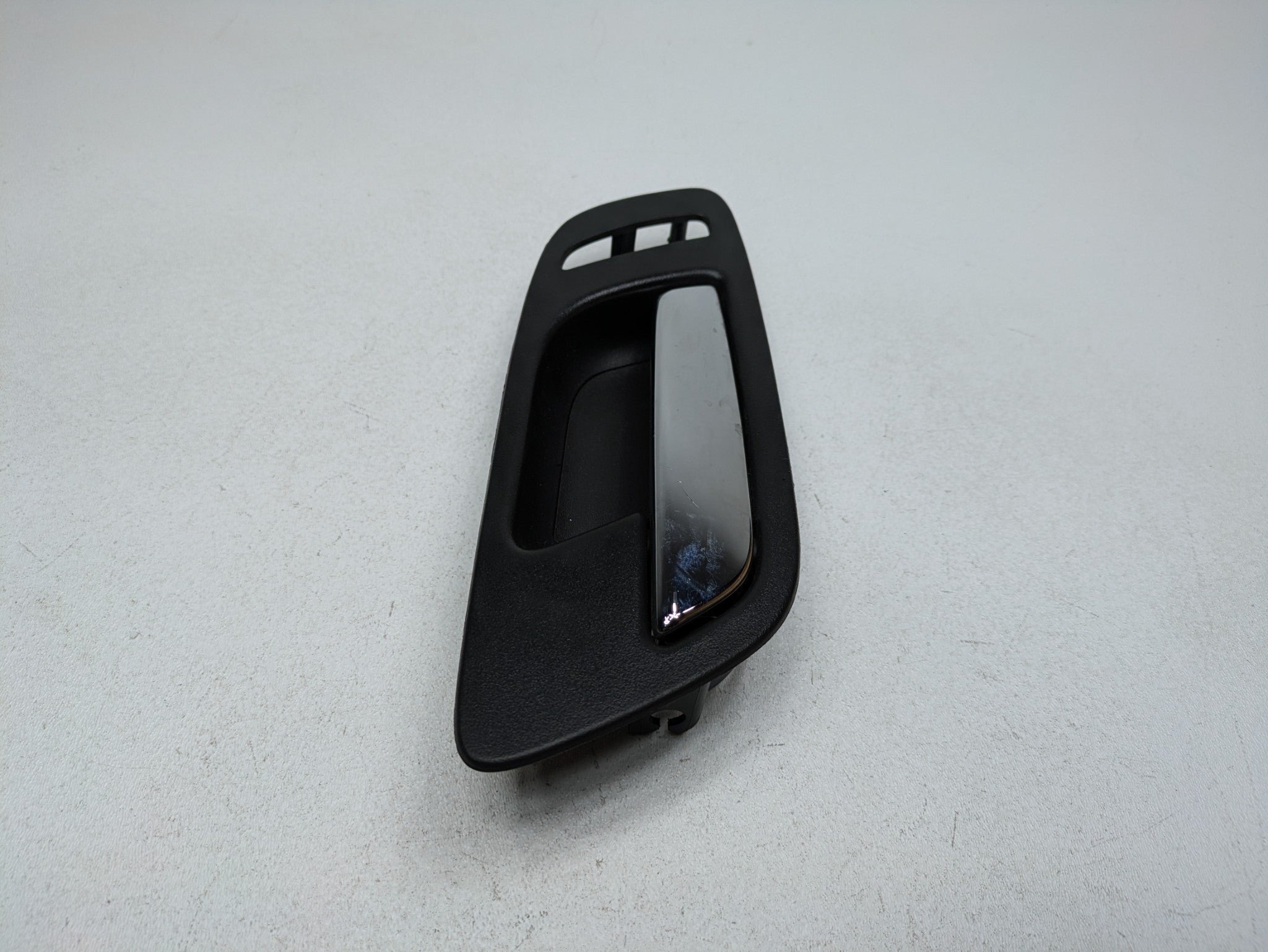 2010 - 2014 OEM CADILLAC ESCALADE ESV FRONT LEFT DRIVER SIDE INNER DOOR HANDLE