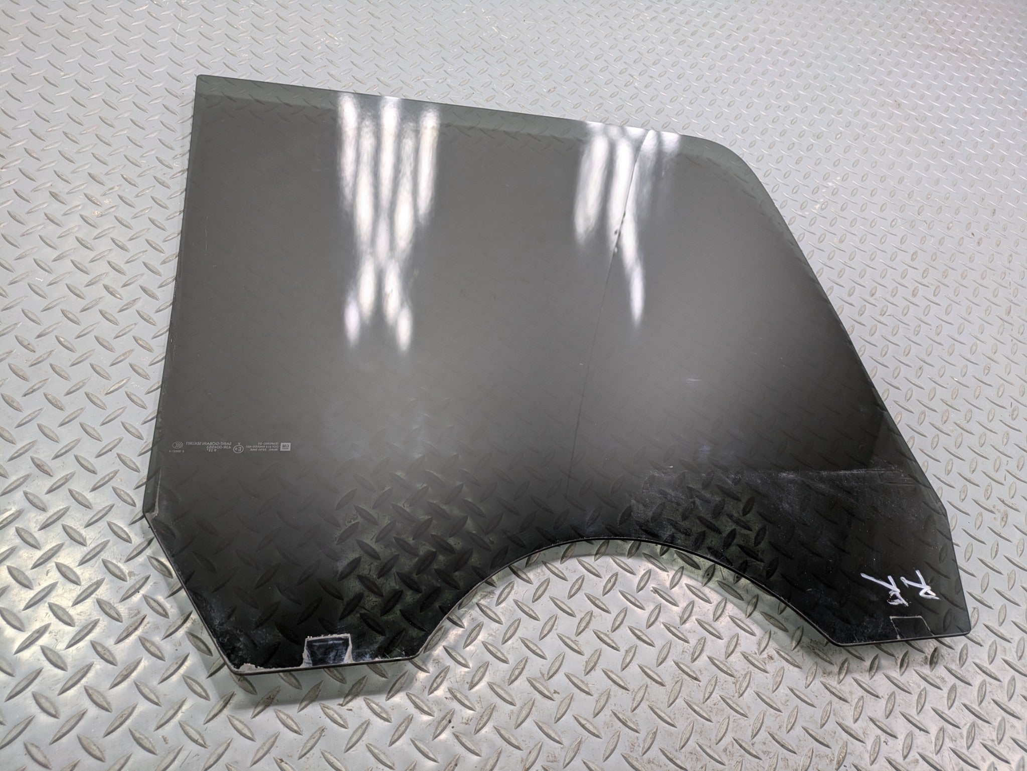 2010 - 2014 OEM CADILLAC ESCALADE ESV REAR RIGHT SIDE DOOR WINDOW GLASS