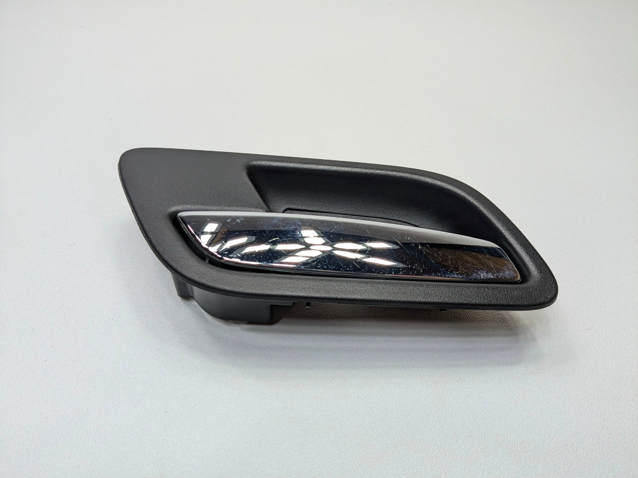 2010 - 2014 OEM CADILLAC ESCALADE ESV REAR LEFT DRIVER SIDE INNER DOOR HANDLE