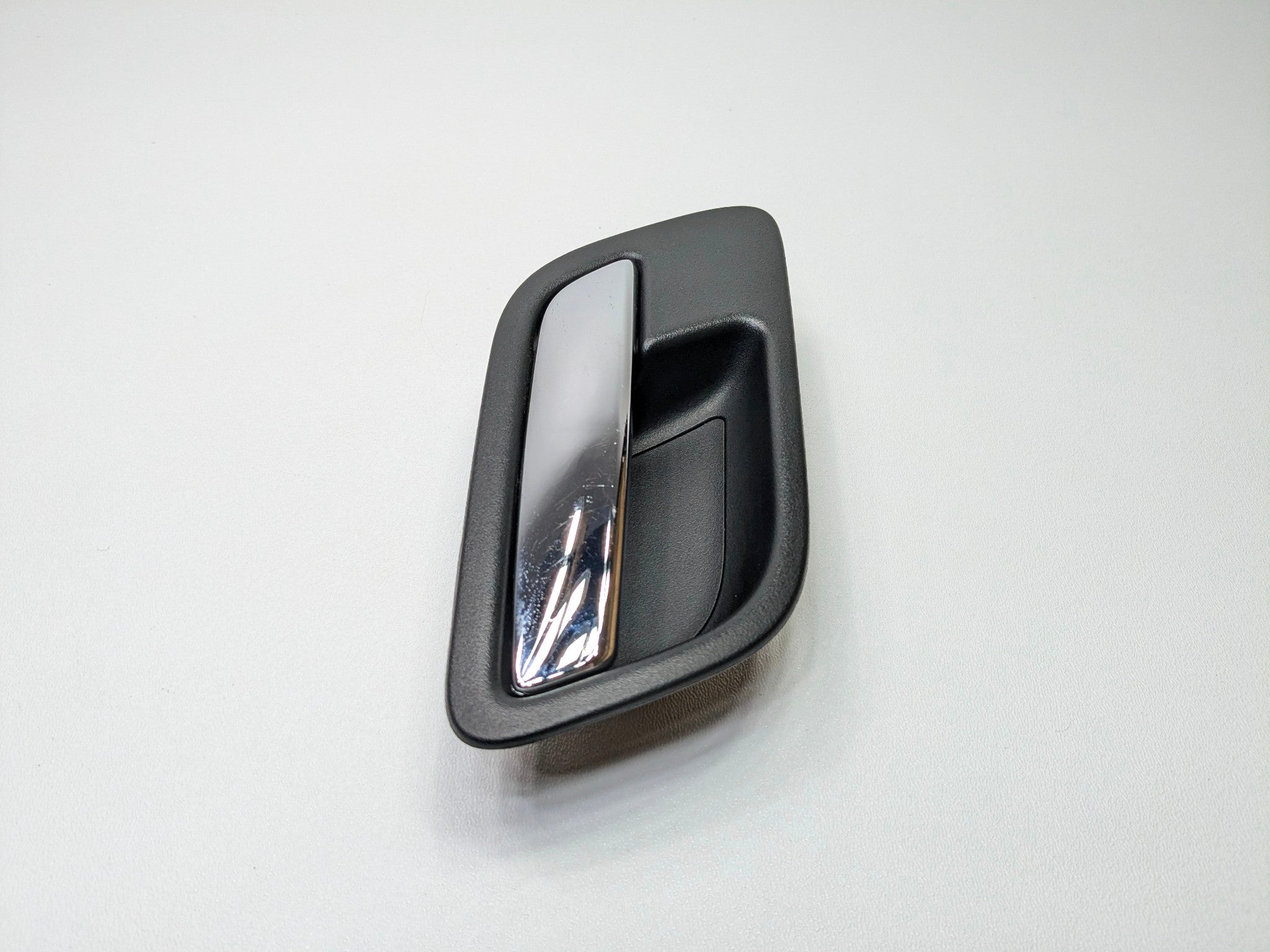 2010 - 2014 OEM CADILLAC ESCALADE ESV REAR LEFT DRIVER SIDE INNER DOOR HANDLE