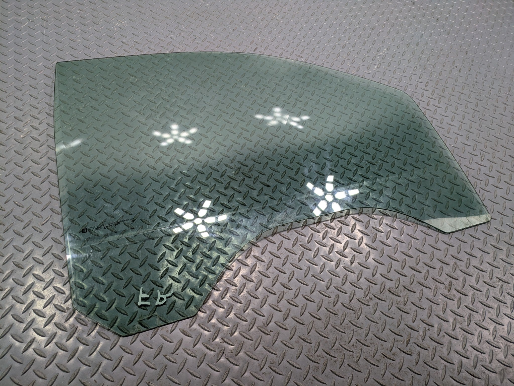 10 - 14 OEM CADILLAC ESCALADE ESV FRONT RIGHT PASSENGER SIDE DOOR WINDOW GLASS