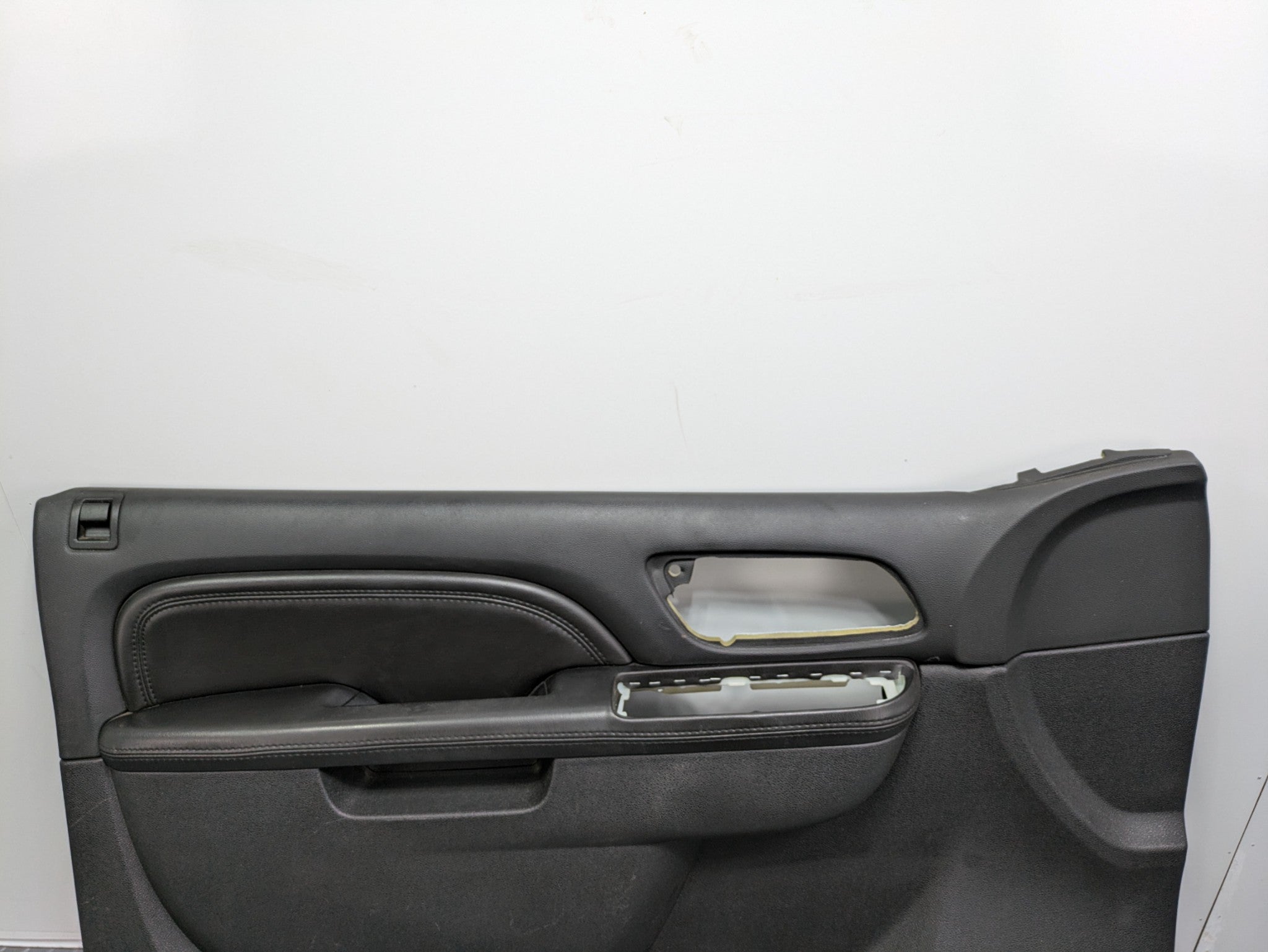 2010 - 2014 OEM CADILLAC ESCALADE ESV FRONT LEFT SIDE INTERIOR DOOR TRIM PANEL