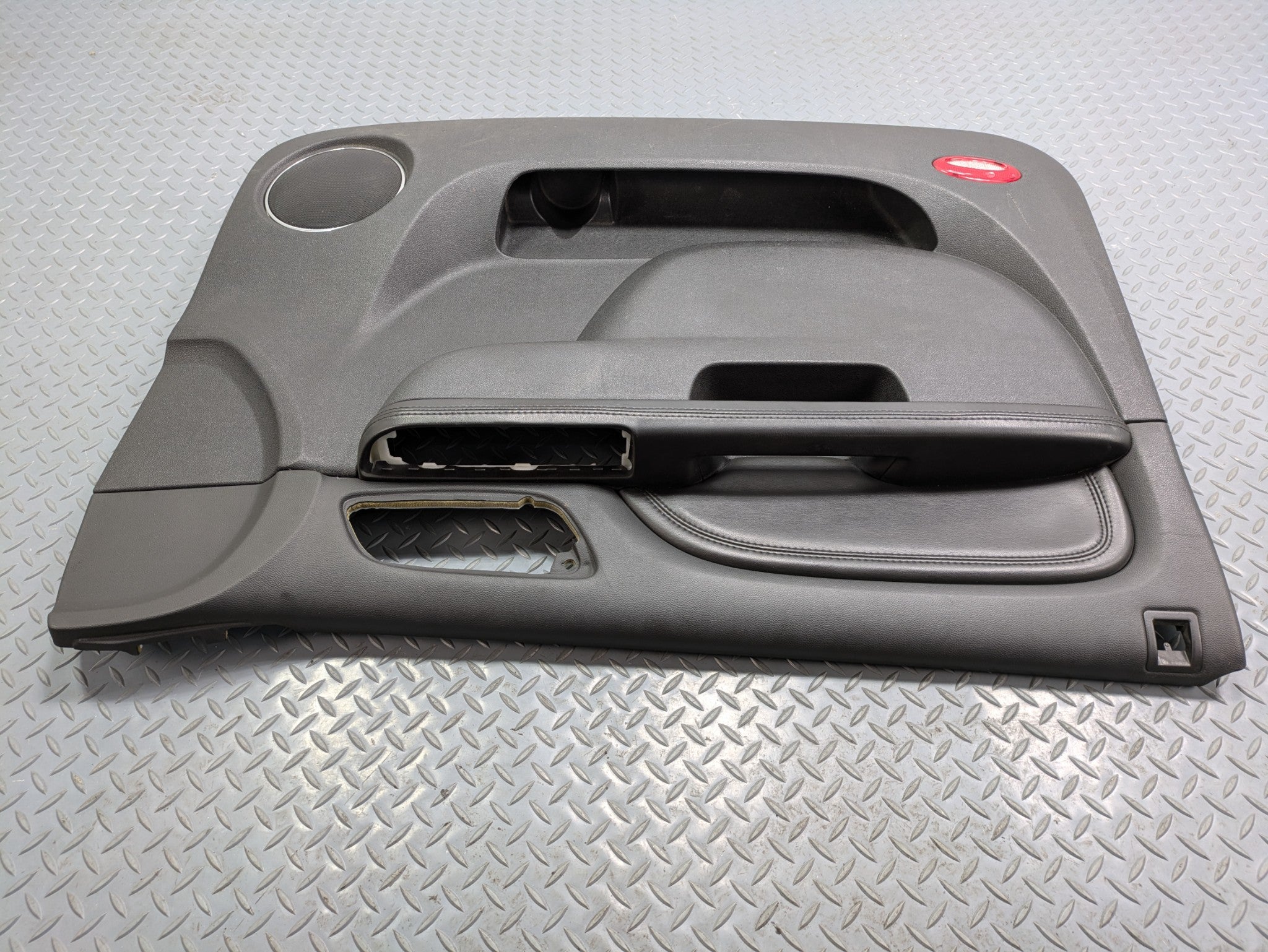 2010 - 2014 OEM CADILLAC ESCALADE ESV FRONT LEFT SIDE INTERIOR DOOR TRIM PANEL