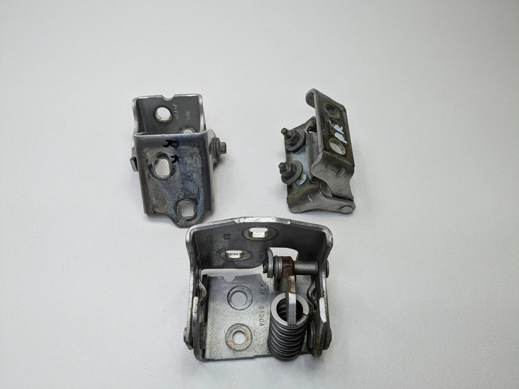 2010 - 2014 OEM CADILLAC ESCALADE ESV REAR RIGHT PASSENGER SIDE DOOR HINGE SET