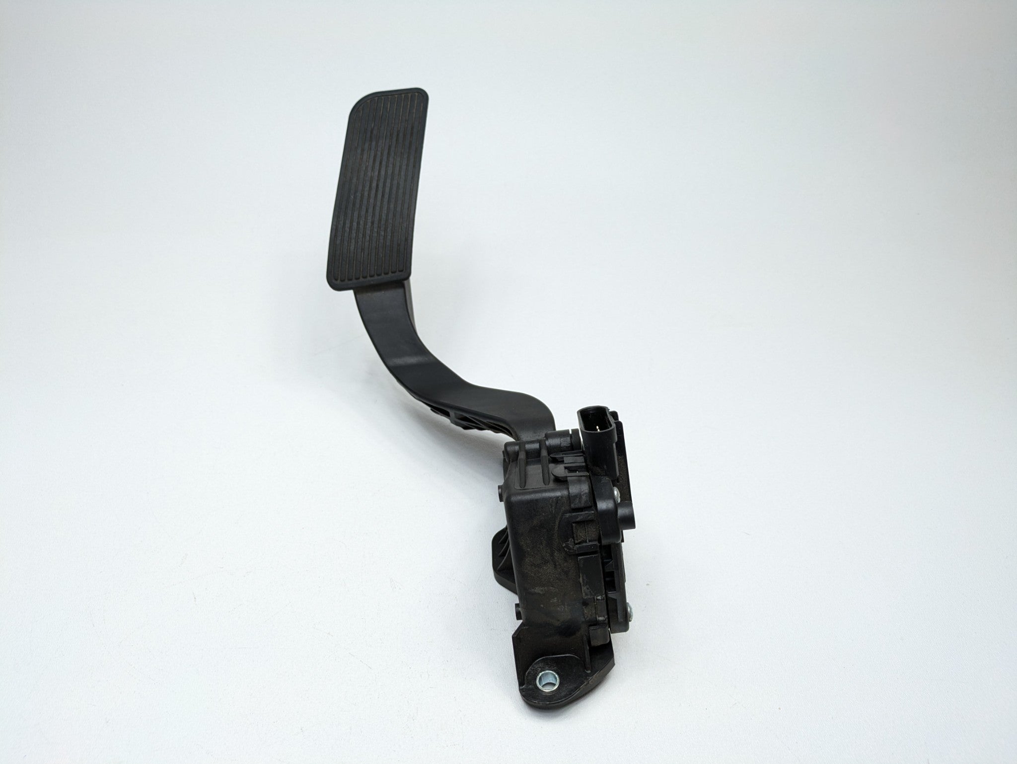 2010 - 2014 OEM CADILLAC ESCALADE ESV ACCELERATOR PEDAL POSITION SENSOR