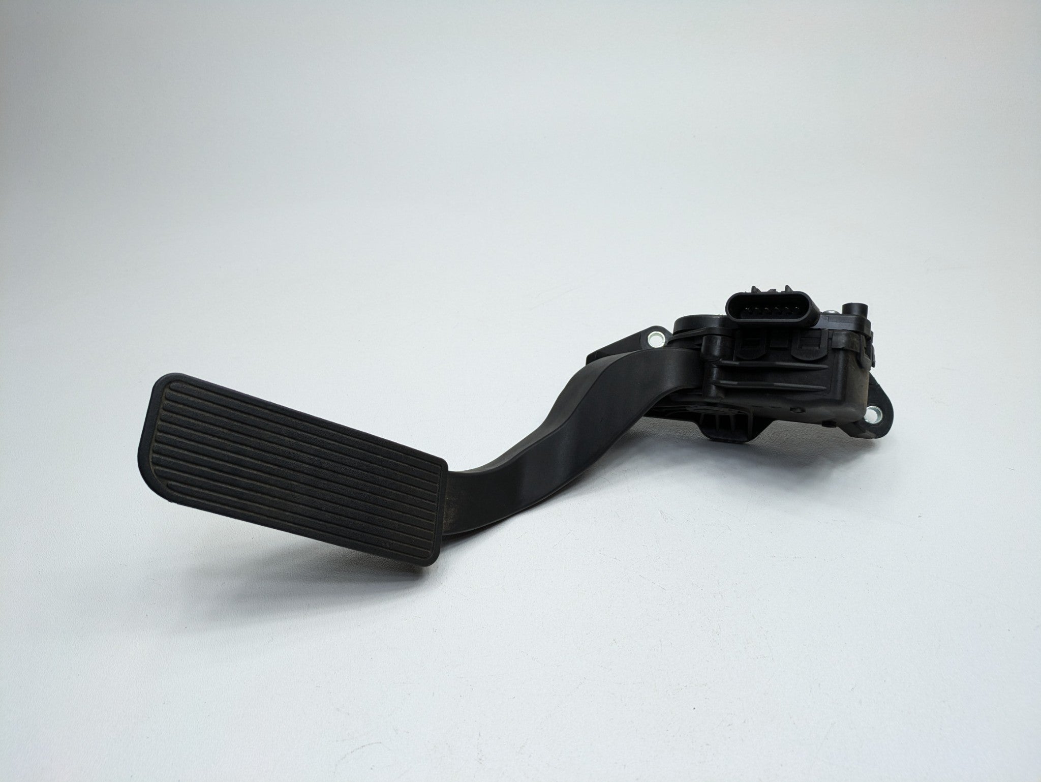 2010 - 2014 OEM CADILLAC ESCALADE ESV ACCELERATOR PEDAL POSITION SENSOR