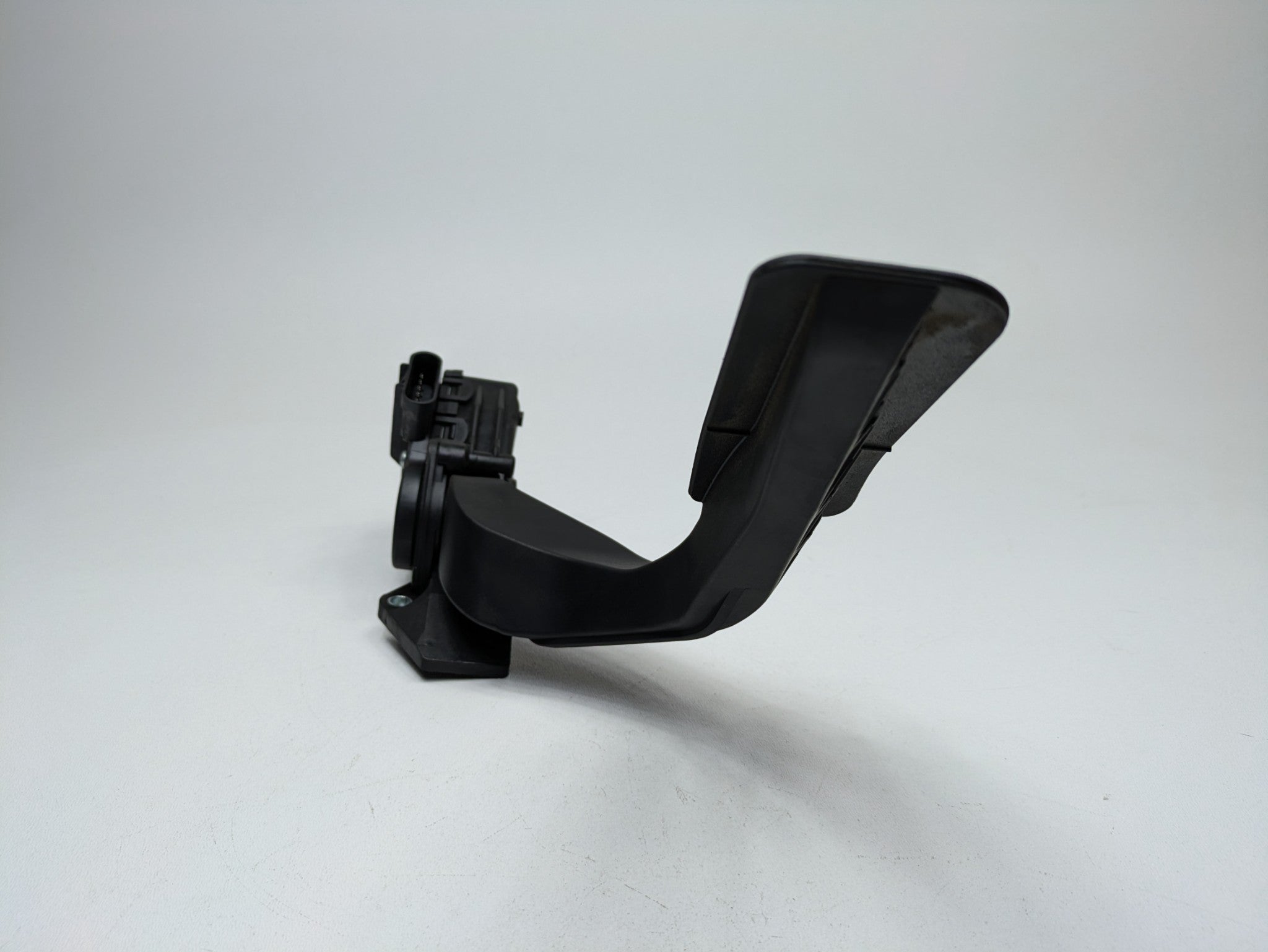2010 - 2014 OEM CADILLAC ESCALADE ESV ACCELERATOR PEDAL POSITION SENSOR