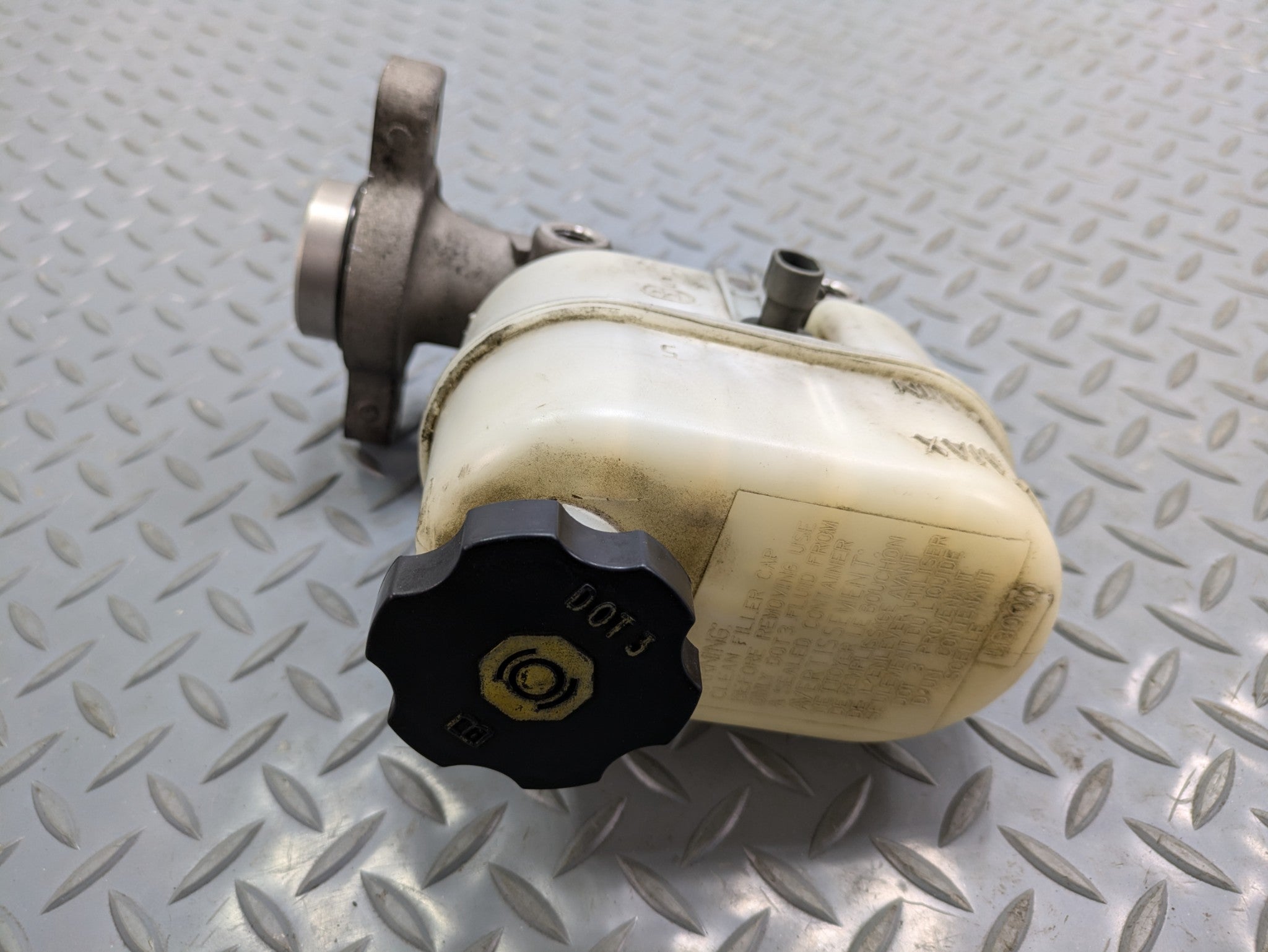 2010 - 2014 OEM CADILLAC ESCALADE ESV BRAKE MASTER CYLINDER RESERVOIR TANK