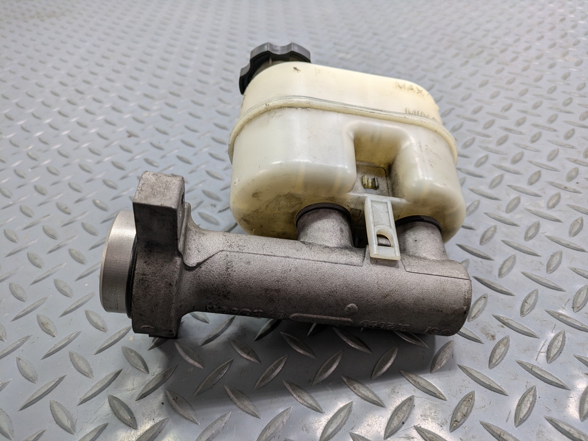 2010 - 2014 OEM CADILLAC ESCALADE ESV BRAKE MASTER CYLINDER RESERVOIR TANK