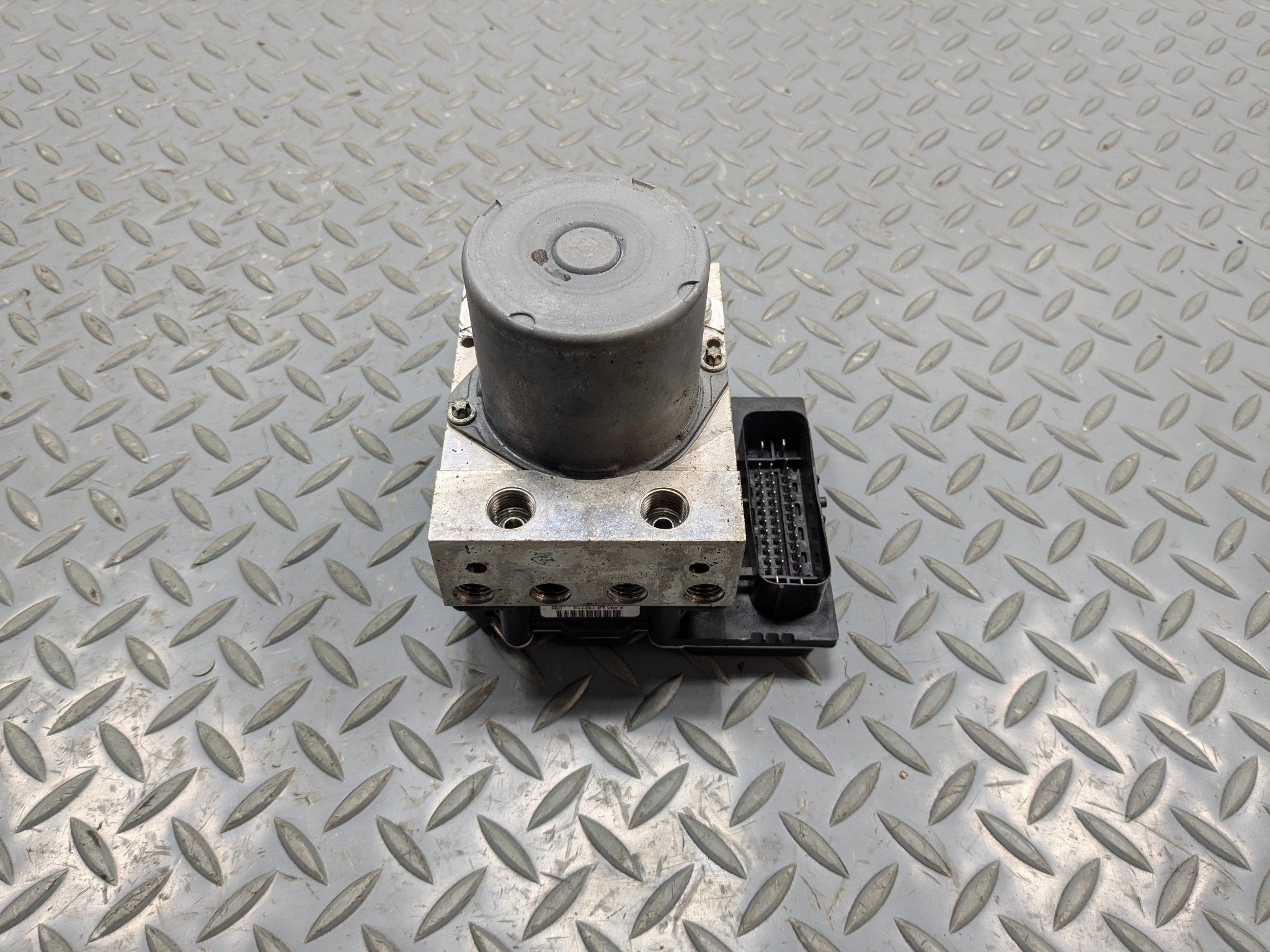 2010 - 2014 OEM CADILLAC ESCALADE ESV ABS ANTI-LOCK BRAKE MODULE