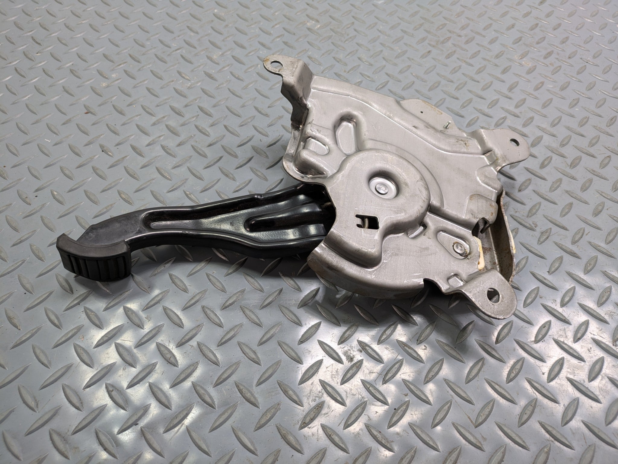 2010 - 2014 OEM CADILLAC ESCALADE ESV EMERGENCY PARKING BRAKE PEDAL ASSEMBLY
