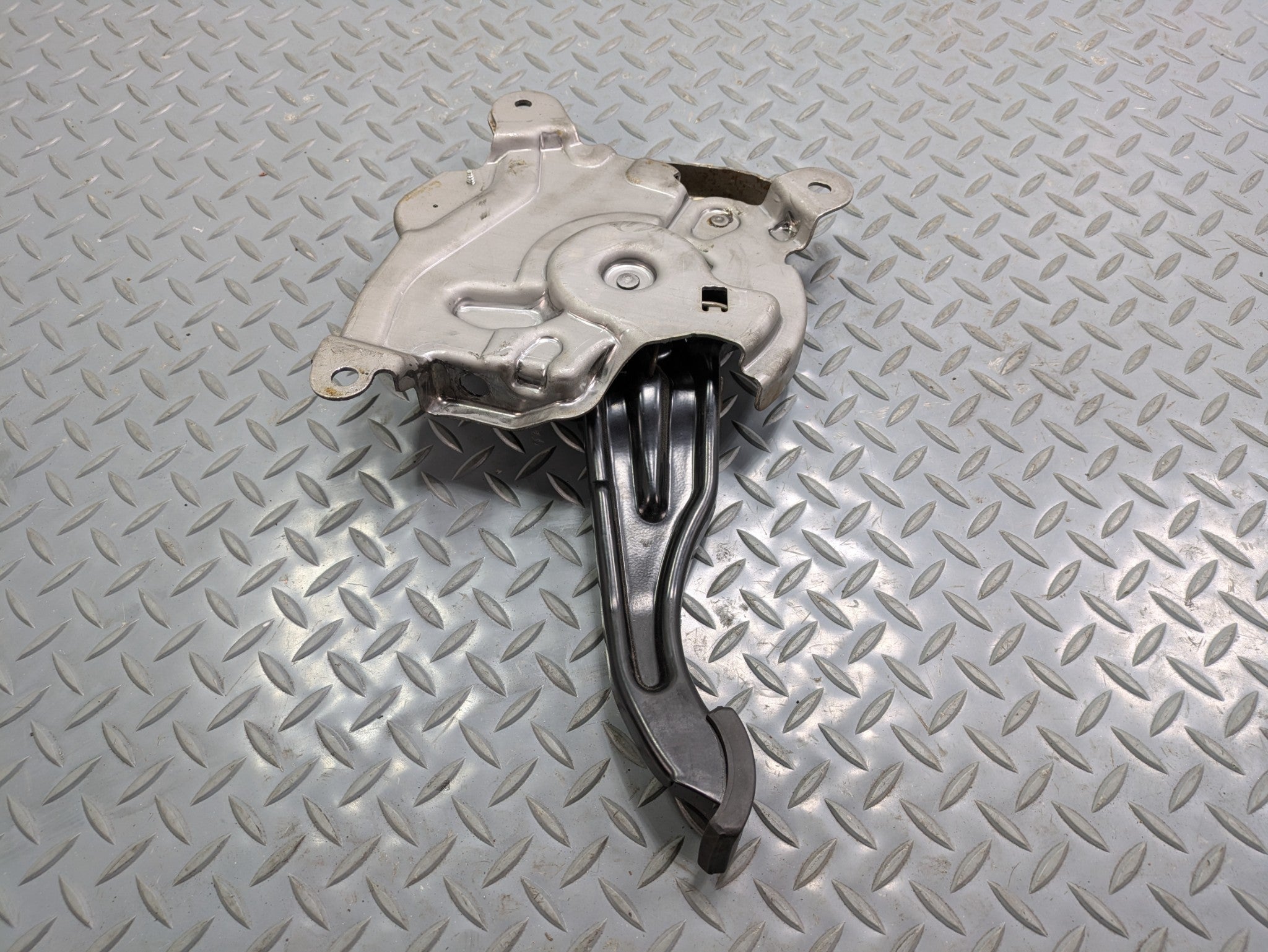 2010 - 2014 OEM CADILLAC ESCALADE ESV EMERGENCY PARKING BRAKE PEDAL ASSEMBLY