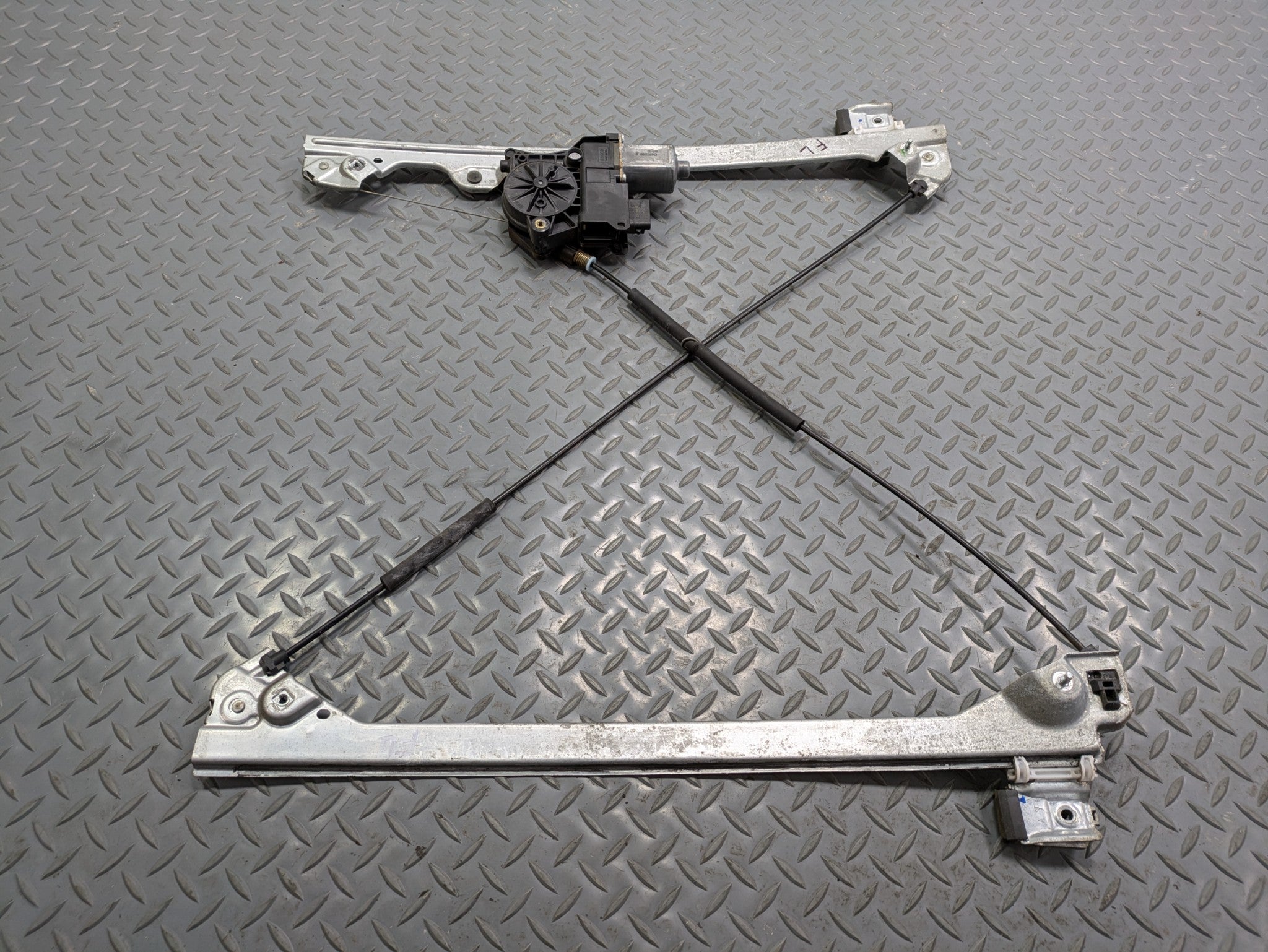 2010 - 2014 OEM CADILLAC ESCALADE ESV FRONT LEFT SIDE DOOR REGULATOR WITH MOTOR