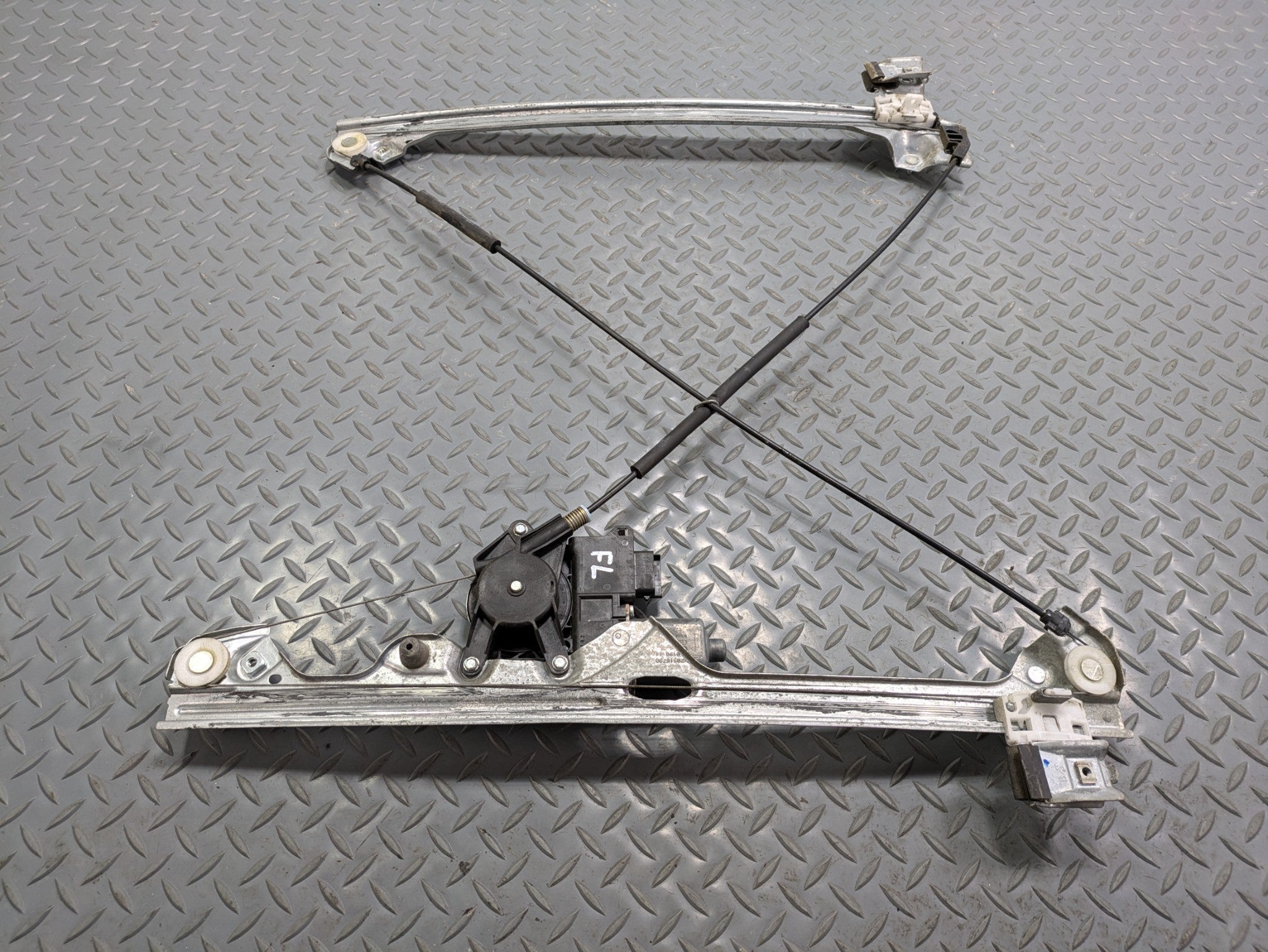 2010 - 2014 OEM CADILLAC ESCALADE ESV FRONT LEFT SIDE DOOR REGULATOR WITH MOTOR