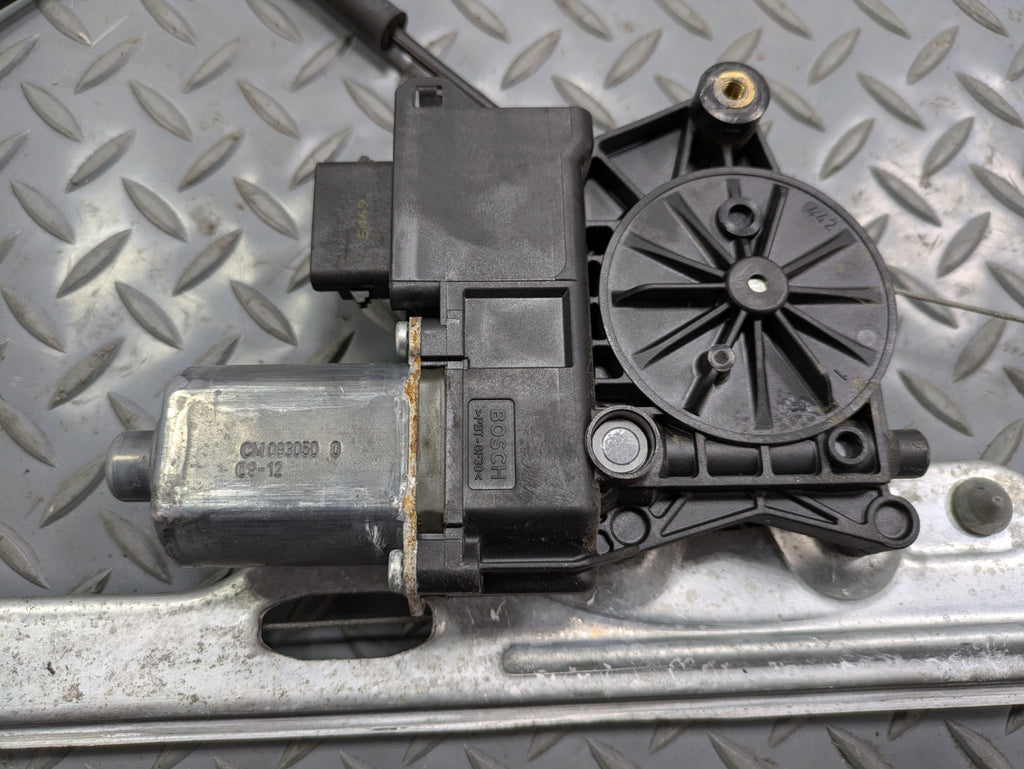 2010 - 2014 OEM CADILLAC ESCALADE ESV FRONT LEFT SIDE DOOR REGULATOR WITH MOTOR