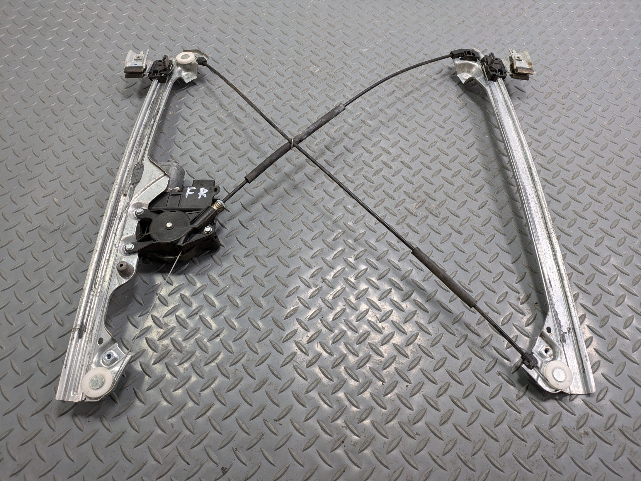 2010 - 2014 OEM CADILLAC ESCALADE ESV FRONT RIGHT SIDE DOOR REGULATOR WITH MOTOR