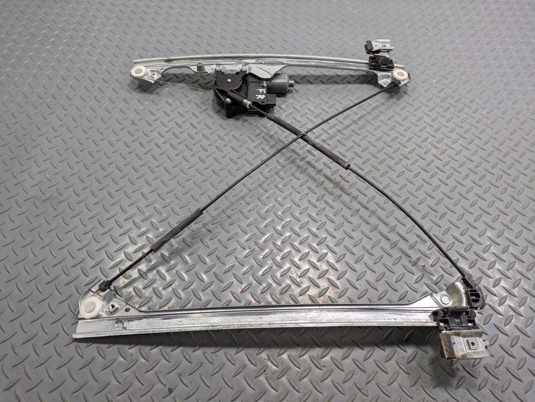 2010 - 2014 OEM CADILLAC ESCALADE ESV FRONT RIGHT SIDE DOOR REGULATOR WITH MOTOR