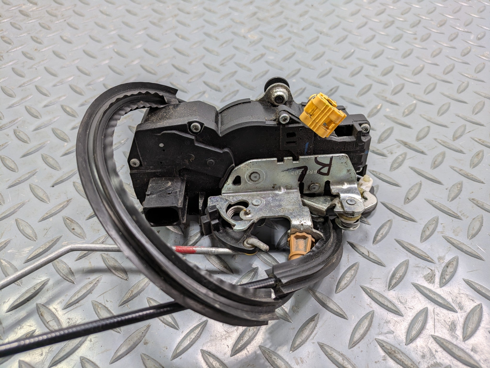 2010 - 2014 OEM CADILLAC ESCALADE ESV REAR LEFT DRIVER SIDE DOOR LATCH LOCK