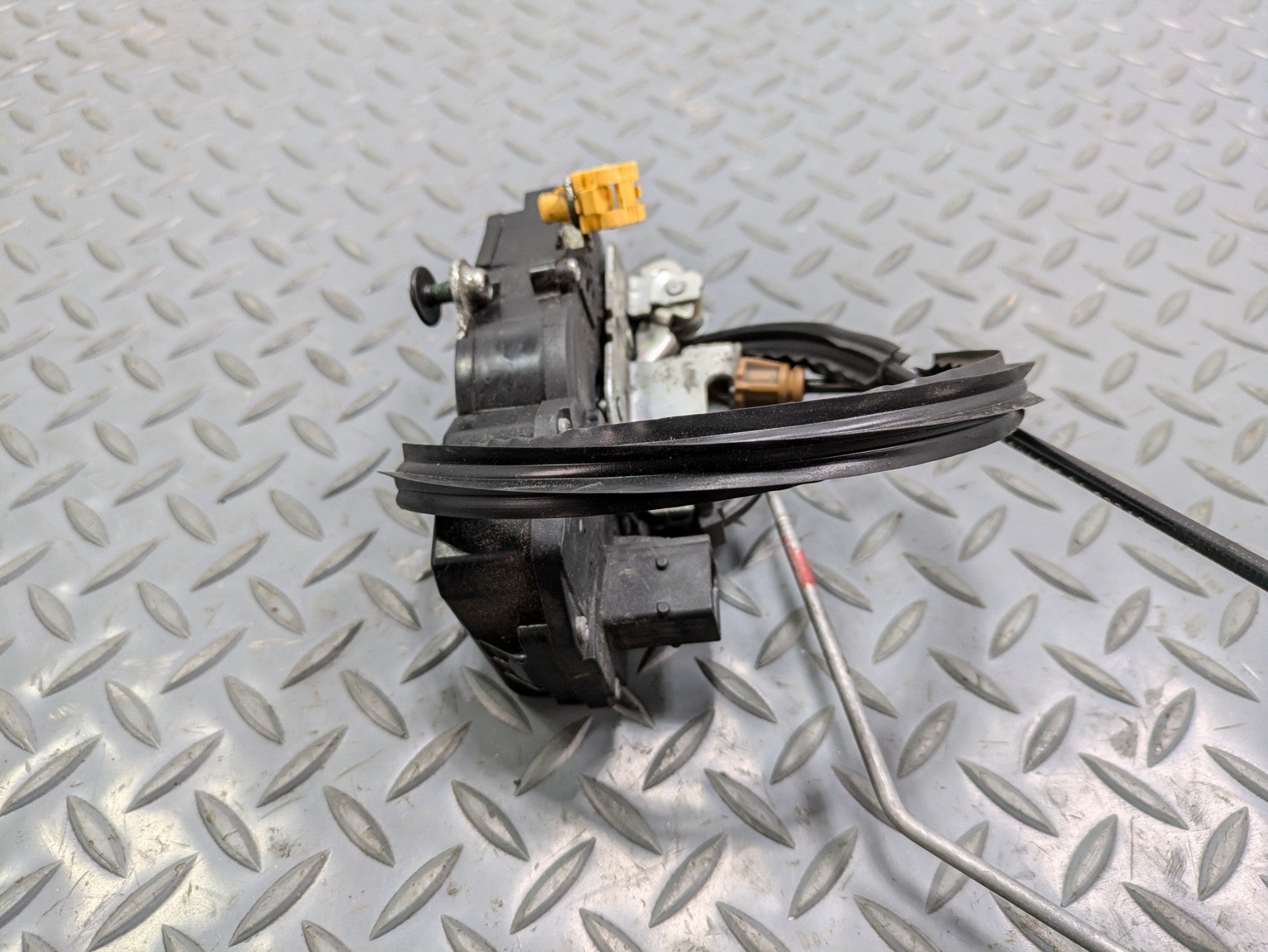 2010 - 2014 OEM CADILLAC ESCALADE ESV REAR LEFT DRIVER SIDE DOOR LATCH LOCK