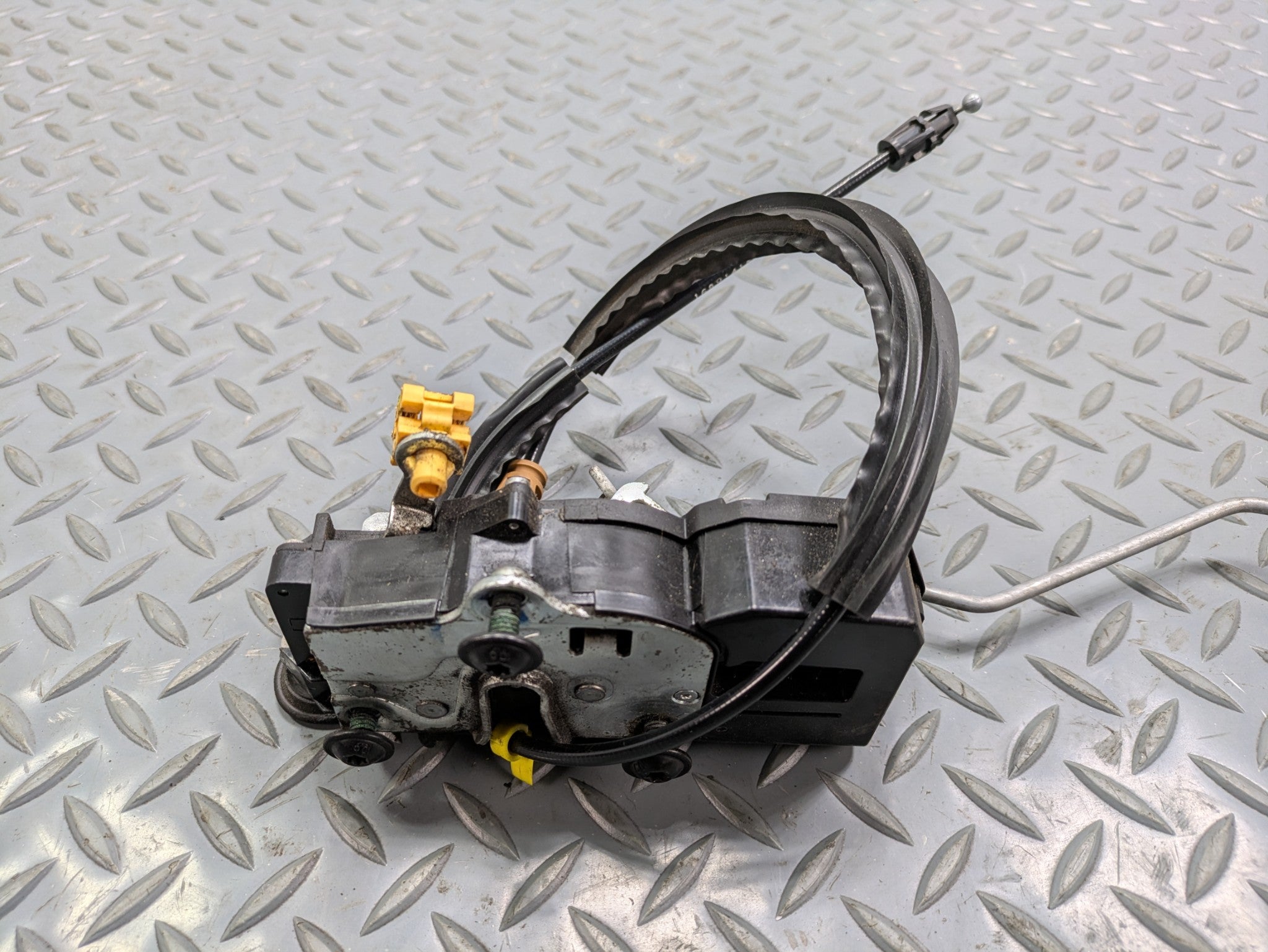 2010 - 2014 OEM CADILLAC ESCALADE ESV REAR LEFT DRIVER SIDE DOOR LATCH LOCK