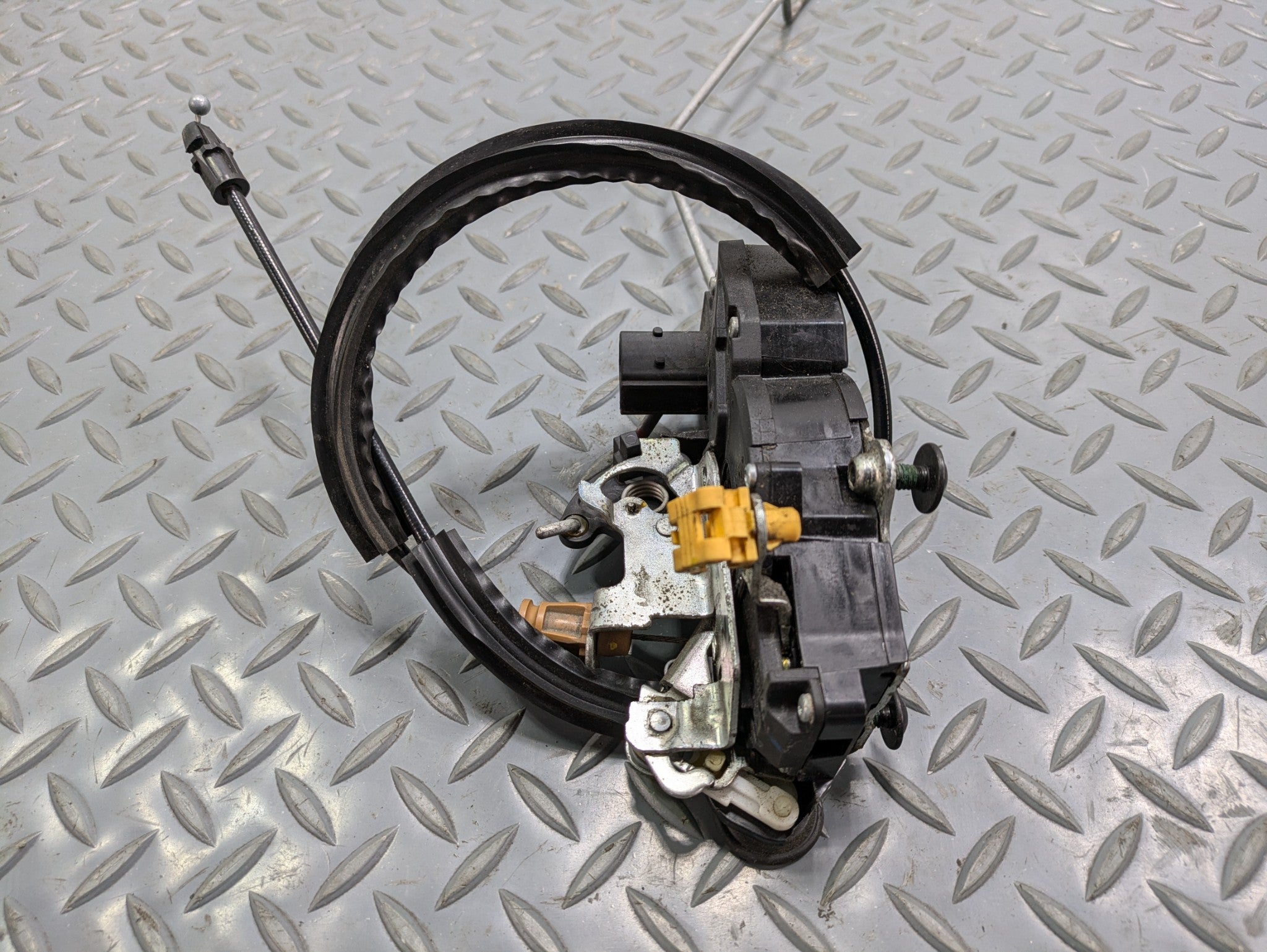 2010 - 2014 OEM CADILLAC ESCALADE ESV REAR LEFT DRIVER SIDE DOOR LATCH LOCK