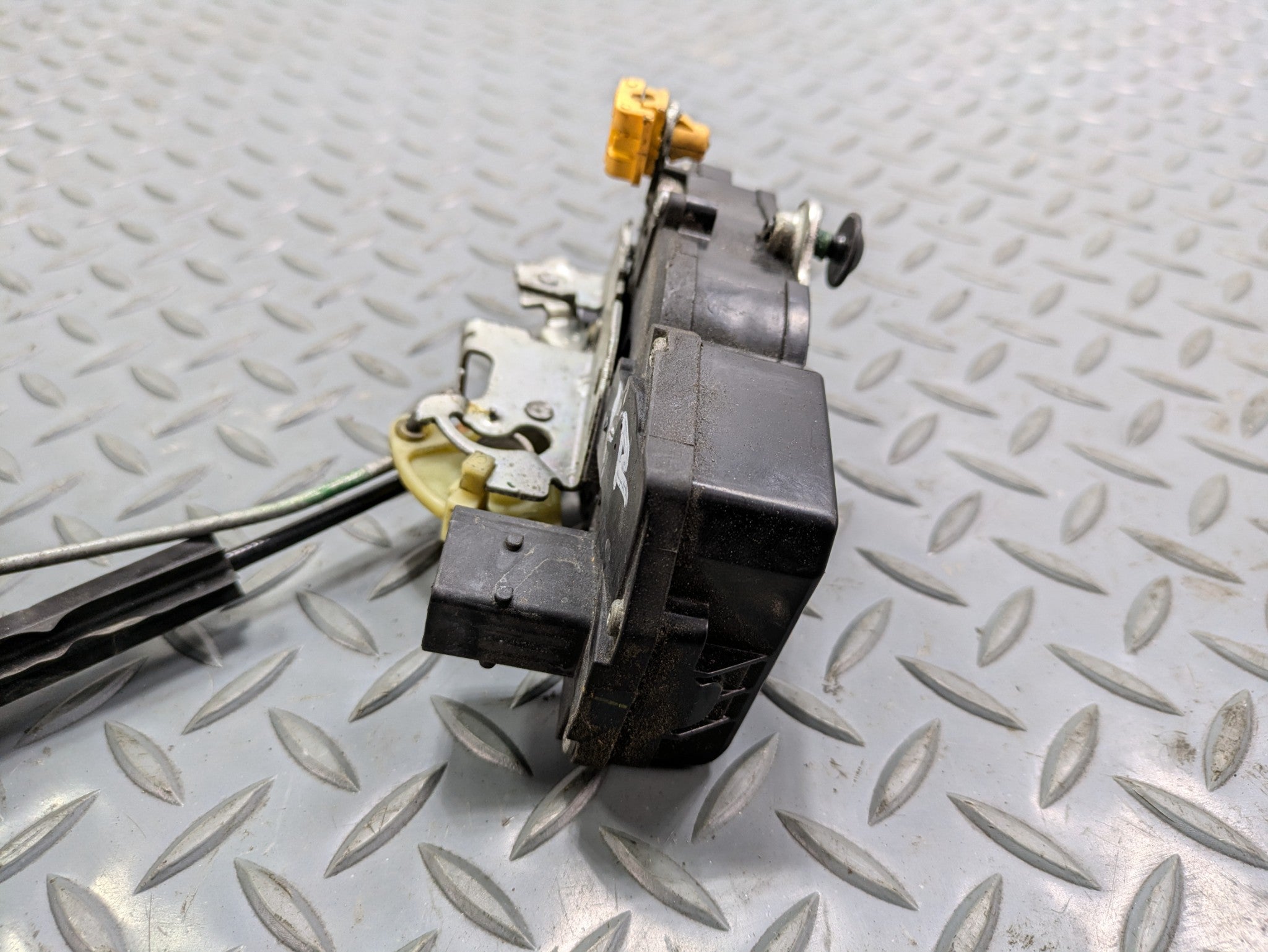2010 - 2014 OEM CADILLAC ESCALADE ESV FRONT RIGHT PASSENGER SIDE DOOR LATCH LOCK