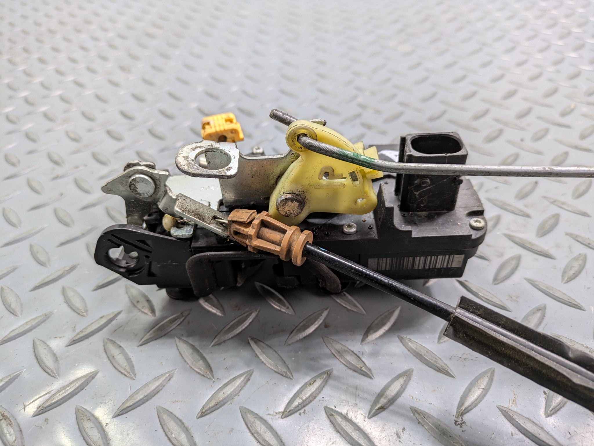 2010 - 2014 OEM CADILLAC ESCALADE ESV FRONT RIGHT PASSENGER SIDE DOOR LATCH LOCK