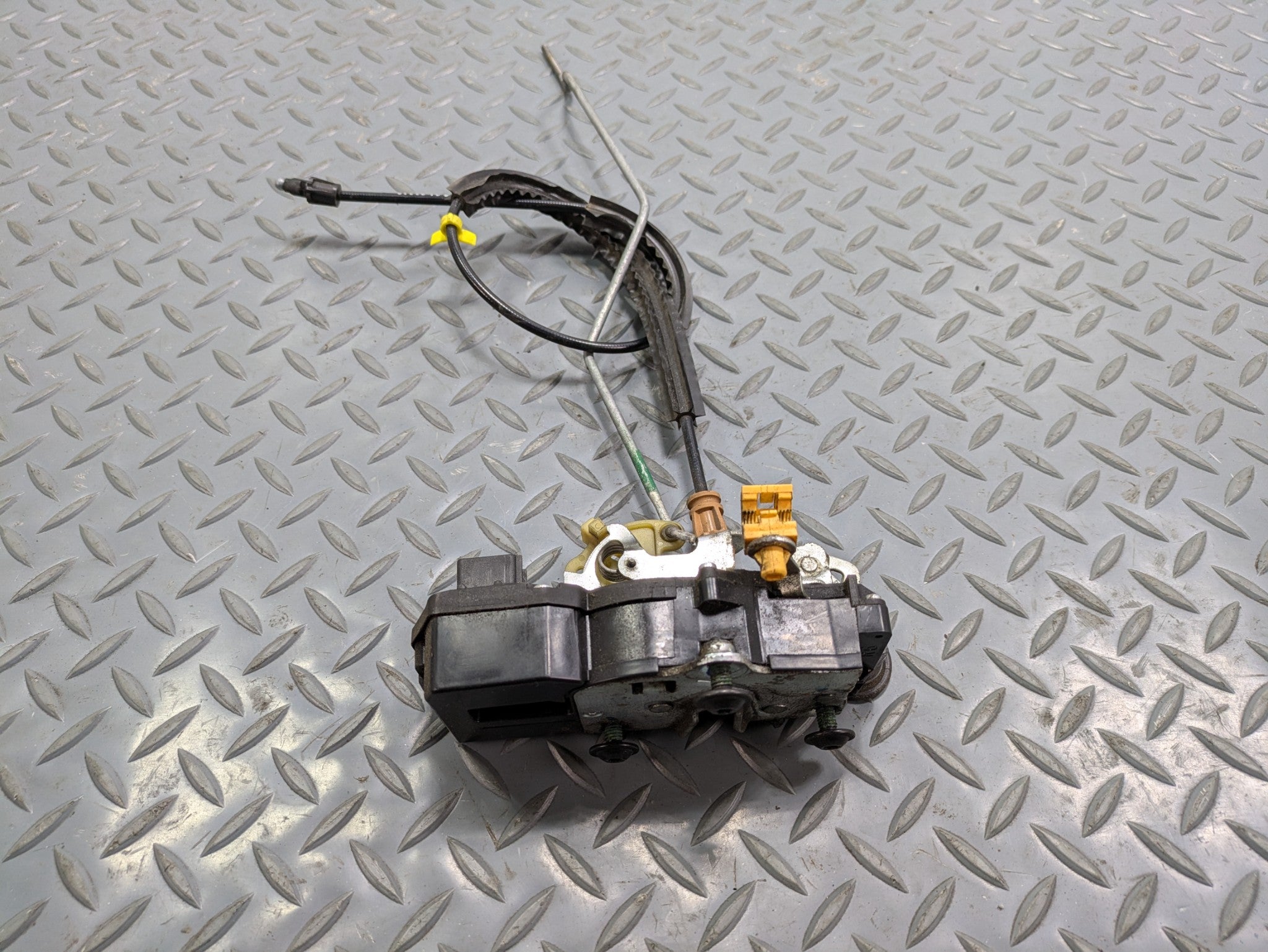 2010 - 2014 OEM CADILLAC ESCALADE ESV REAR RIGHT PASSENGER SIDE DOOR LATCH LOCK