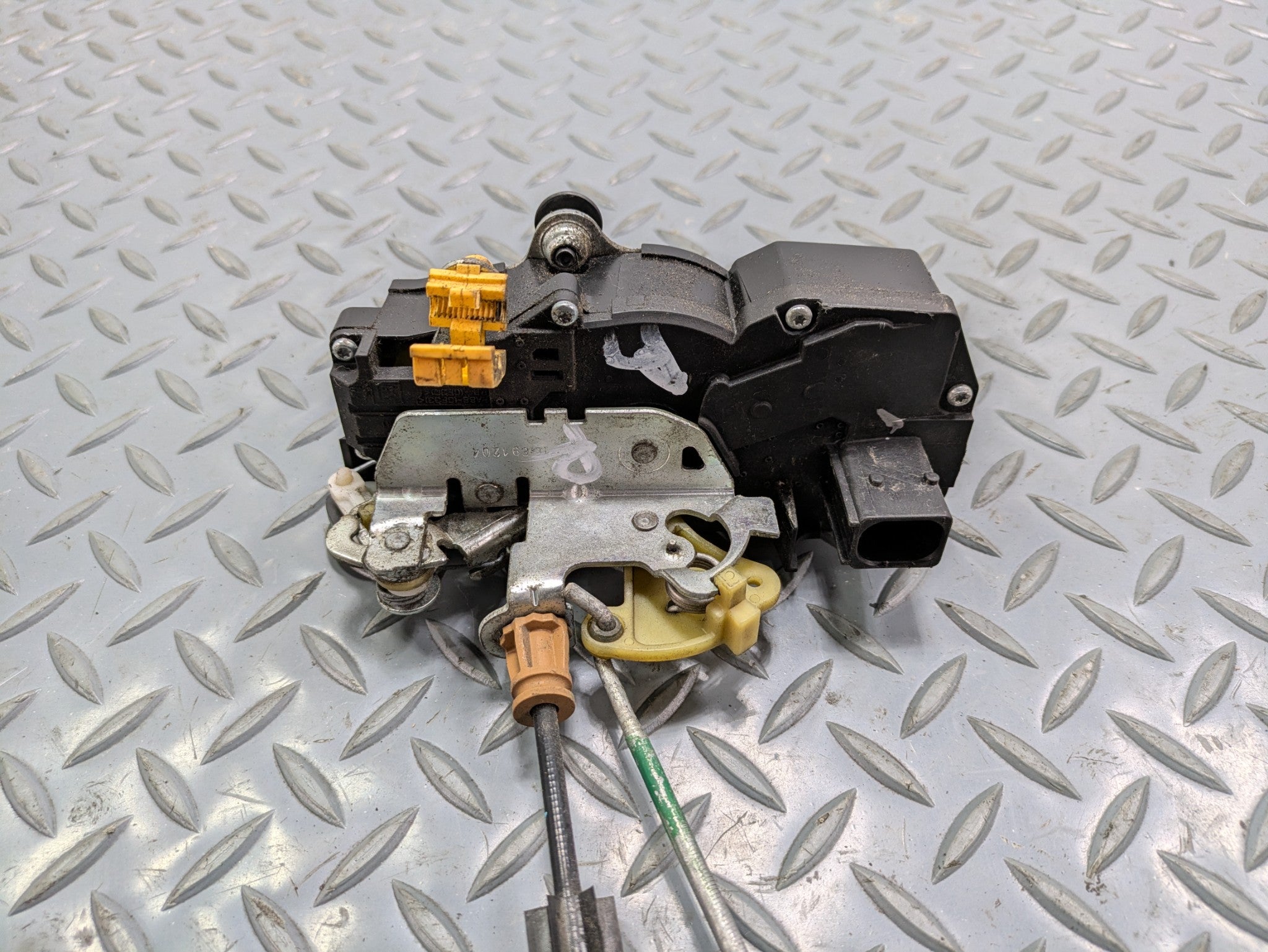 2010 - 2014 OEM CADILLAC ESCALADE ESV REAR RIGHT PASSENGER SIDE DOOR LATCH LOCK